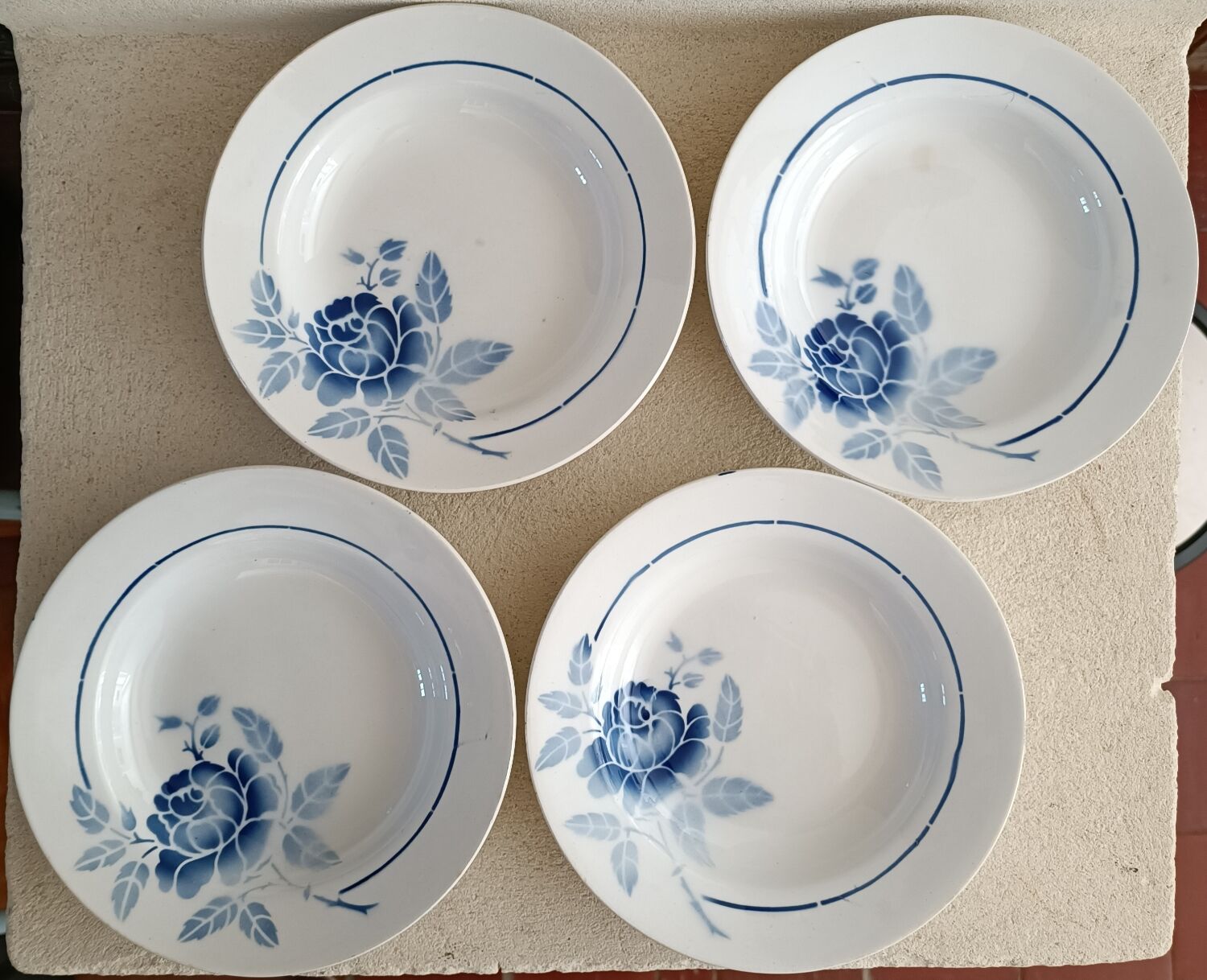 Set of 4 plates terre de fer Saint Amand