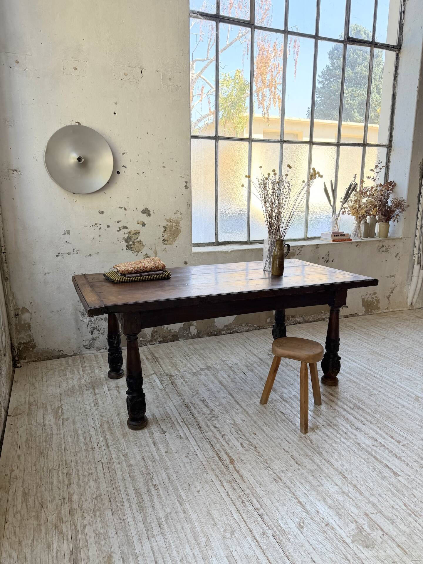 19th-century castle table, carved solid oak, 190cm.