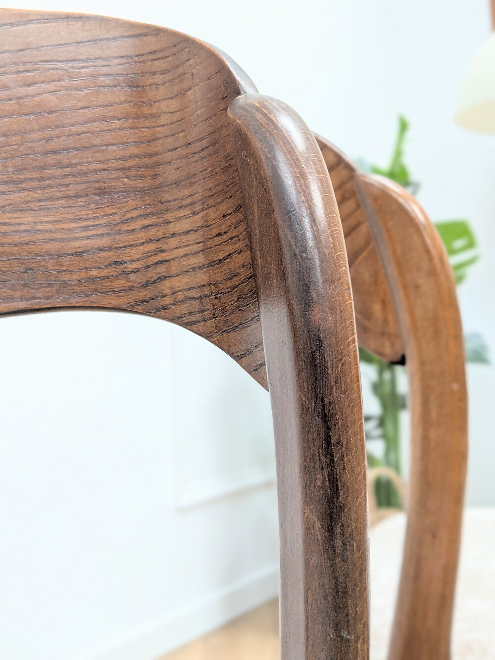 Set of 2 vintage chairs