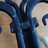 Paire d’appliques en fer forgé Lys de château Français