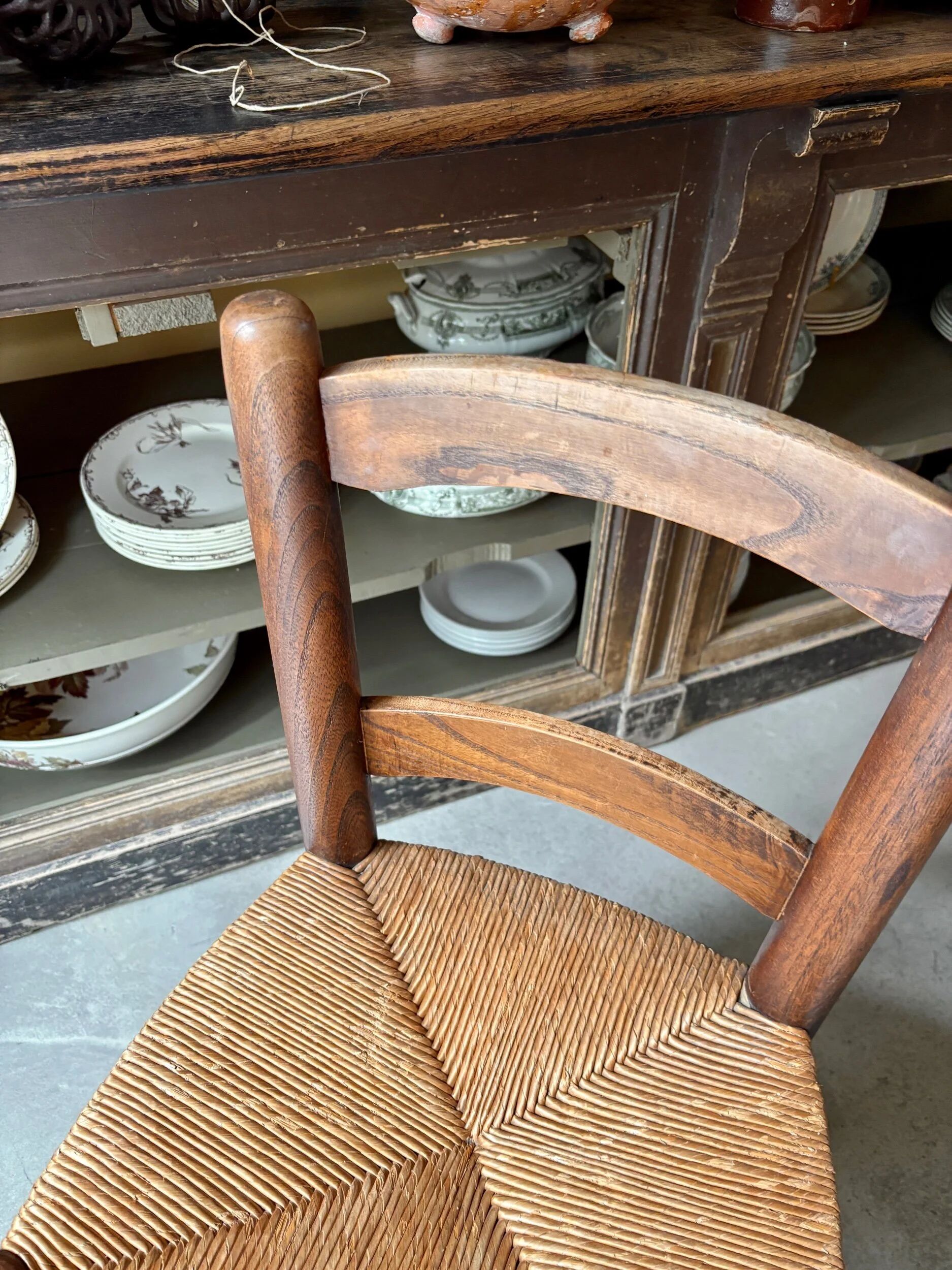 Provençal chair in dark wood and woven straw.
