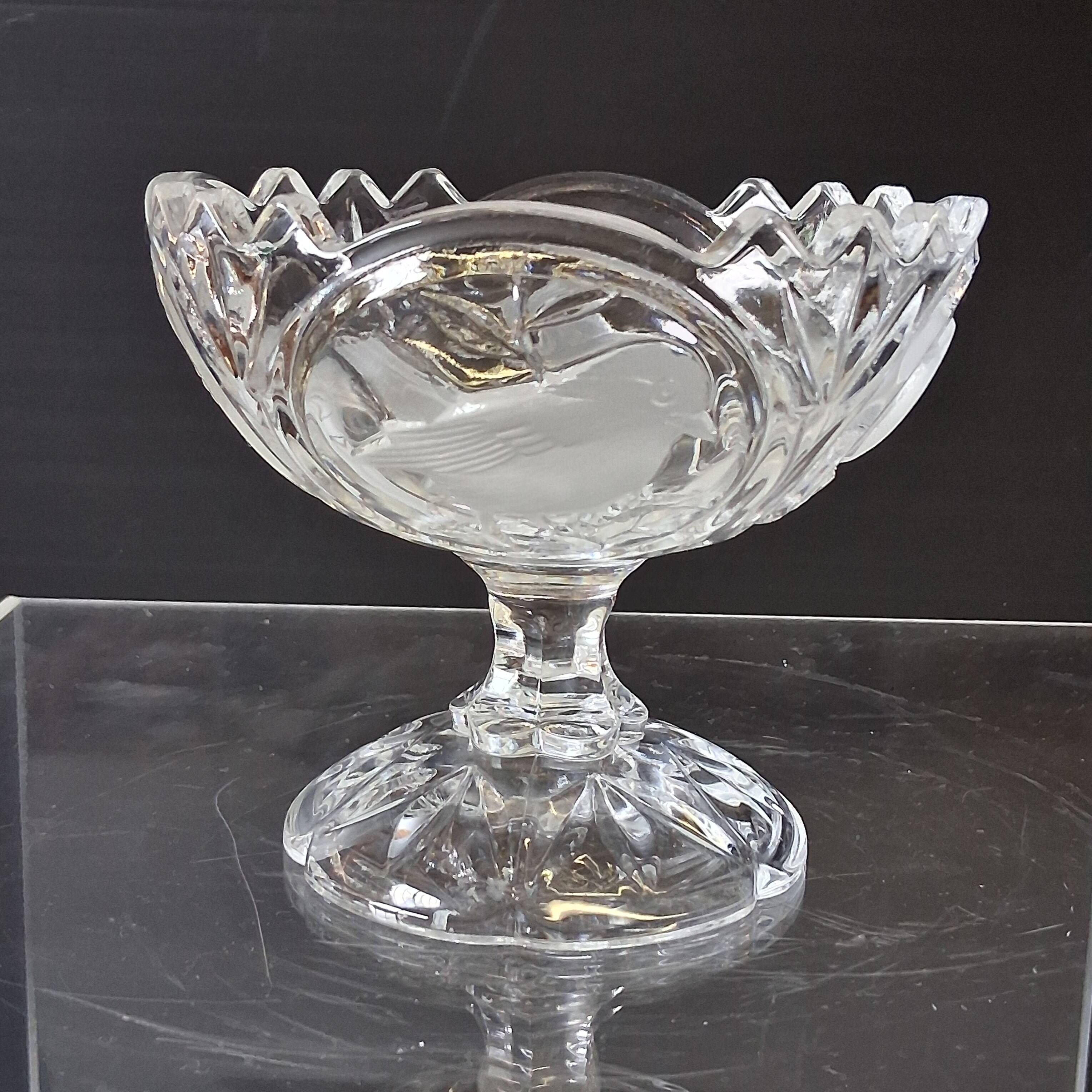 6 glass ice cream bowls in very good condition