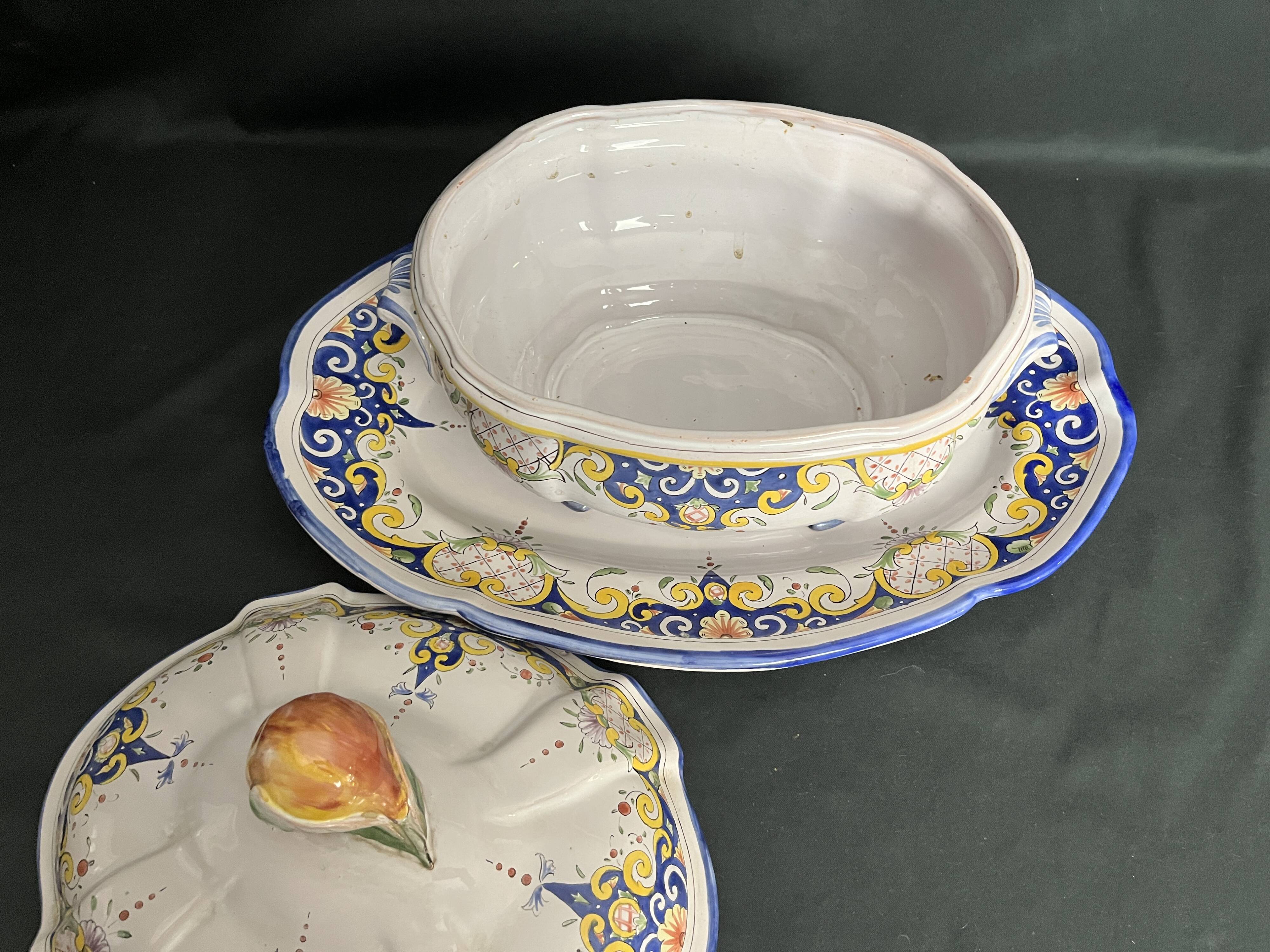 Angoulême Le Renoleau earthenware soup tureen set, 20th century