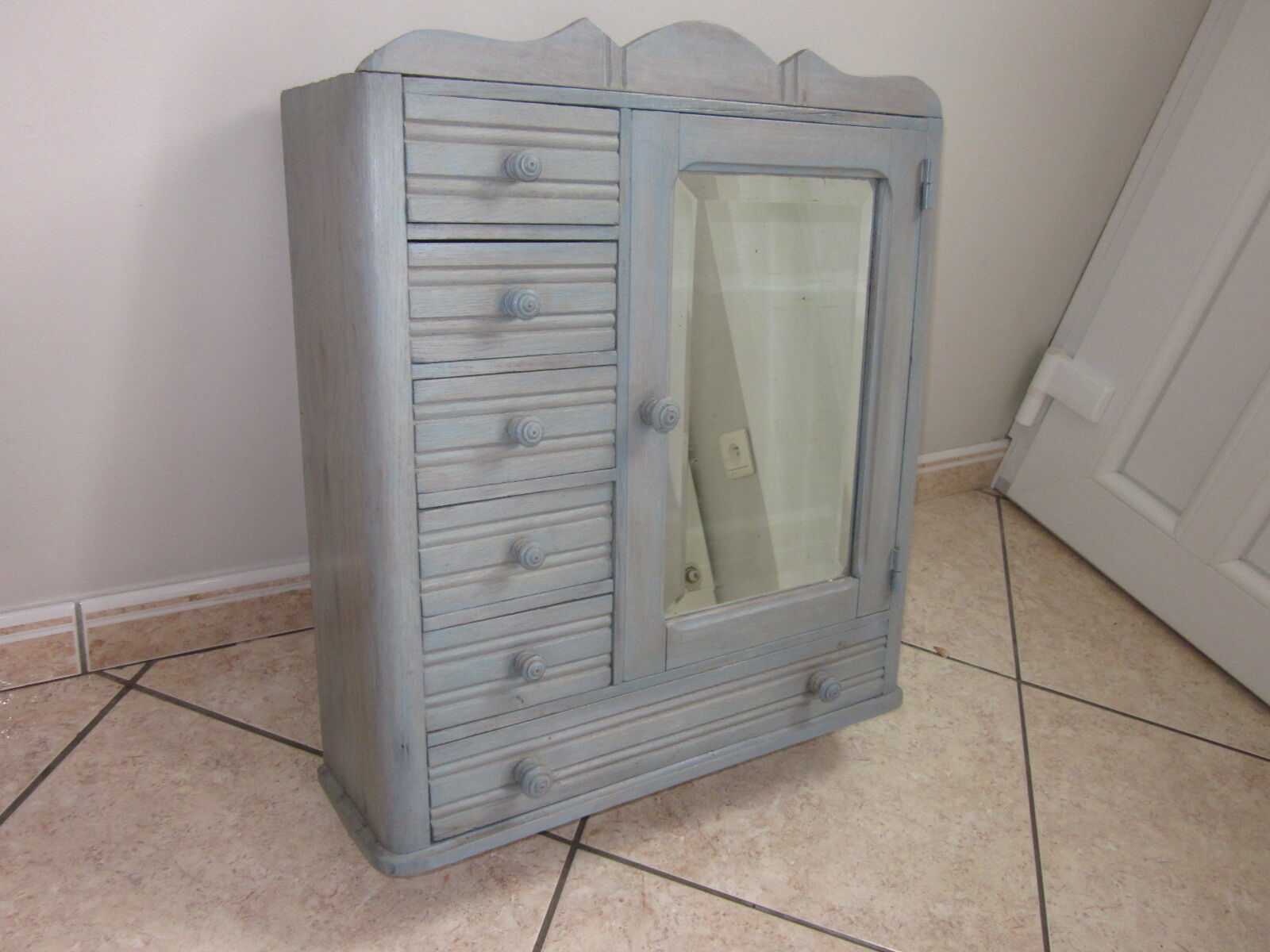 Armoire de toilette ou pharmacie