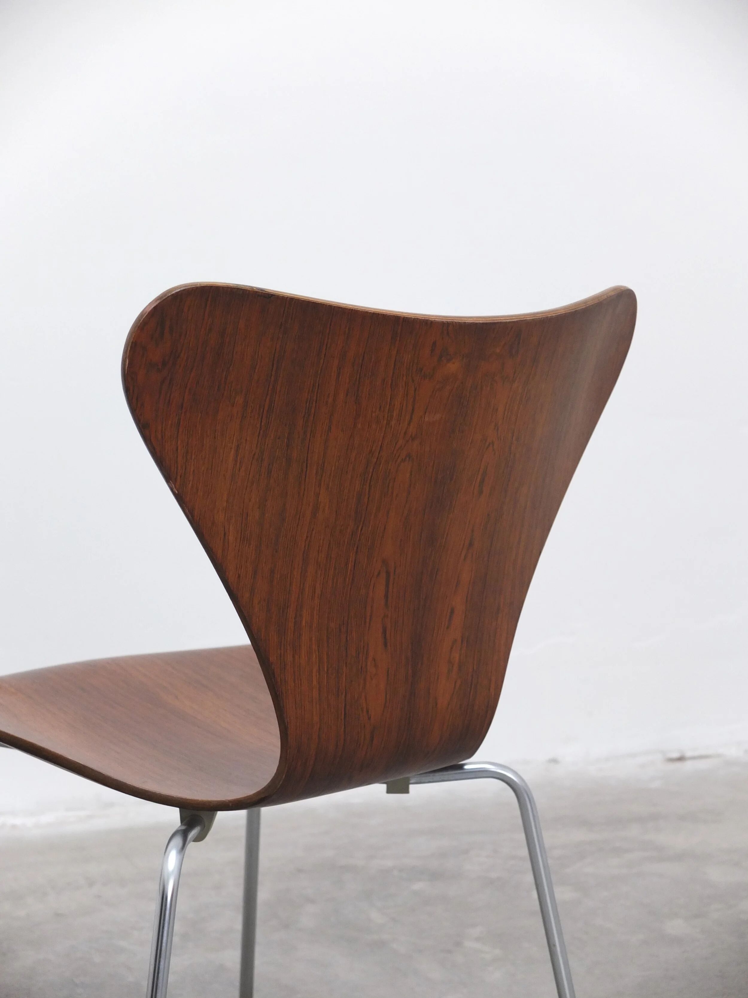 Pair of 'Series 7' chairs in rosewood by Arne Jacobsen for Fritz Hansen, 1955