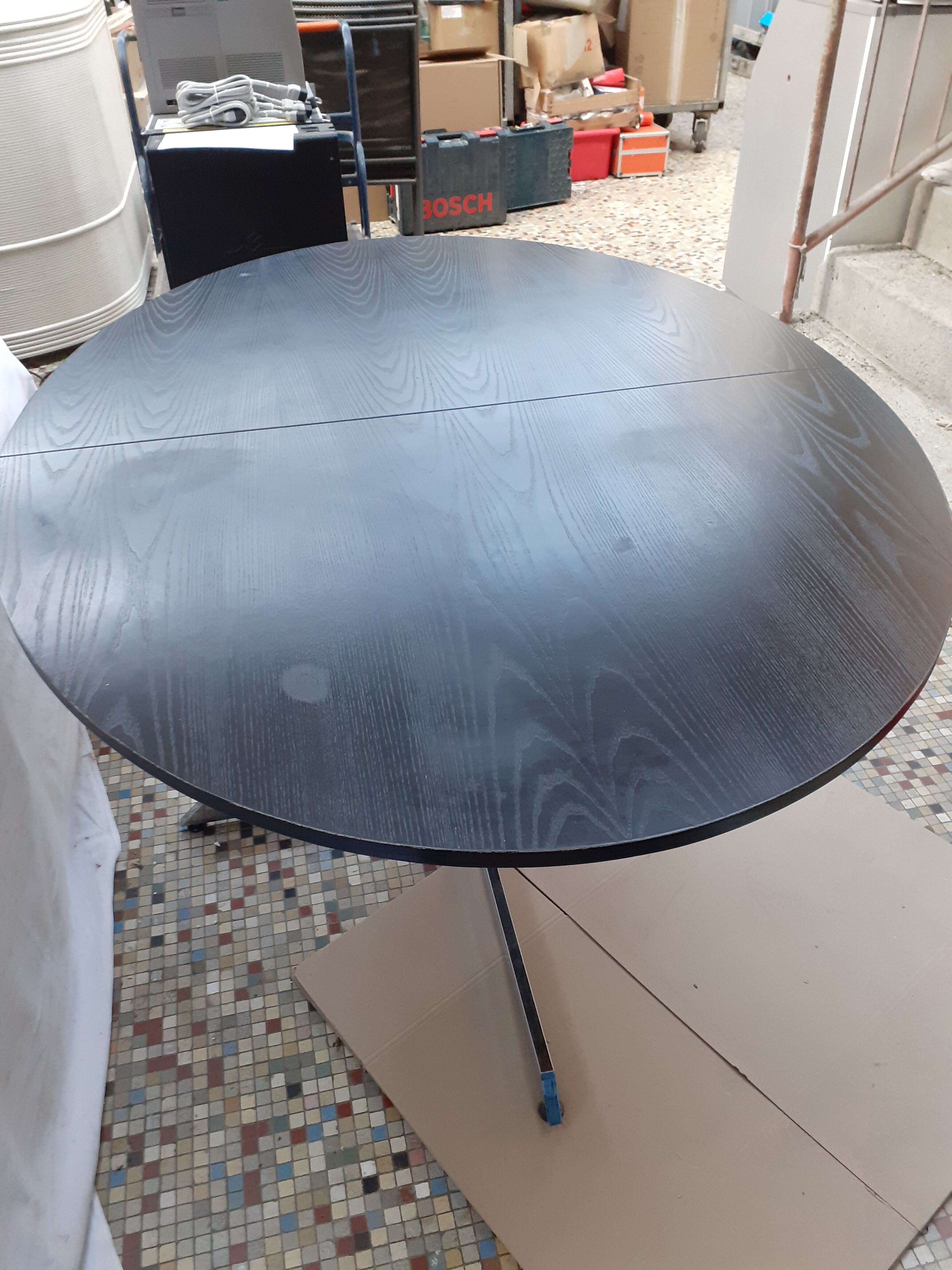 Oval table for Roche Bobois