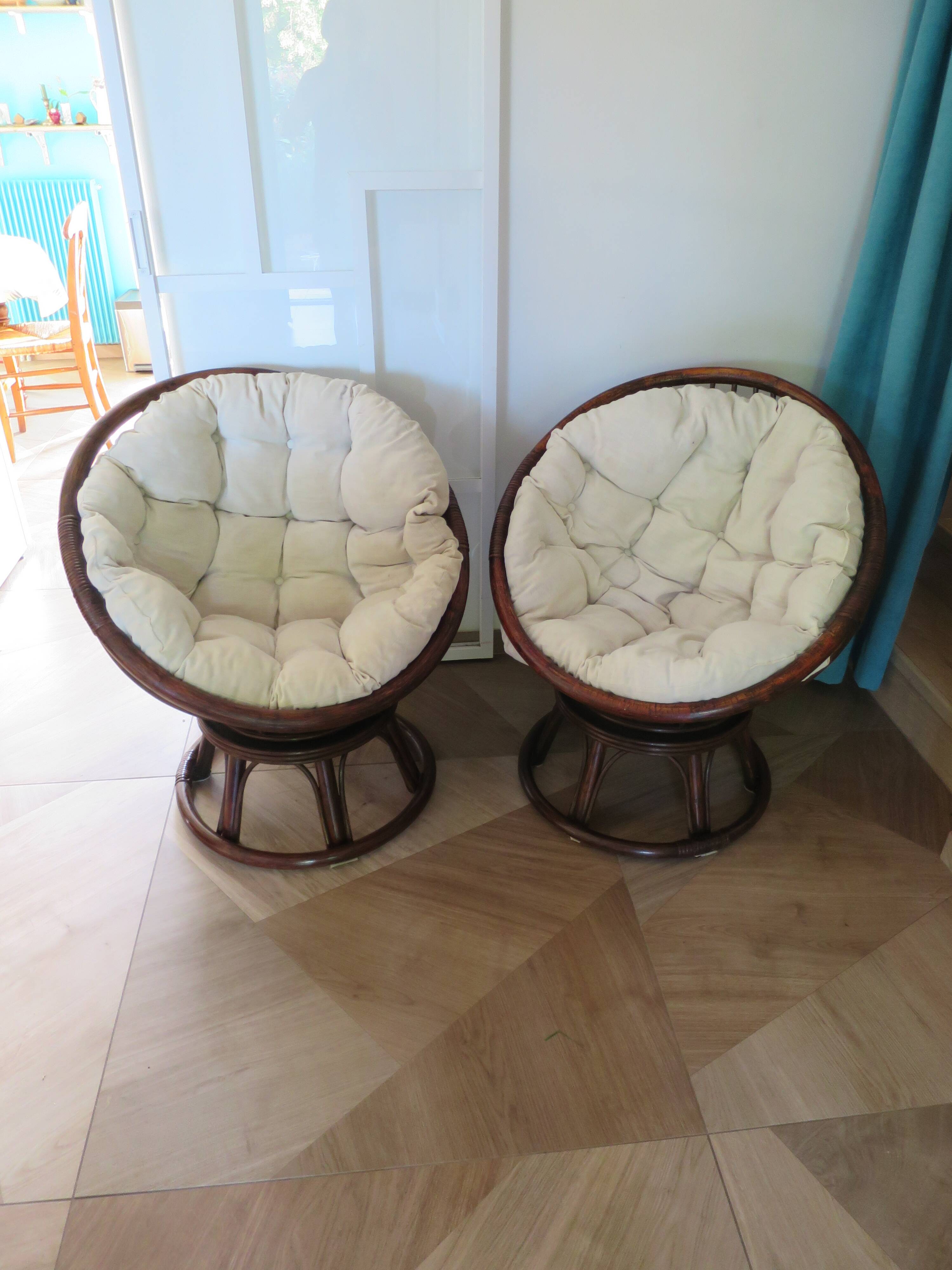 Vintage set of 2 swivel chairs in bamboo and rattan - Papasan shape