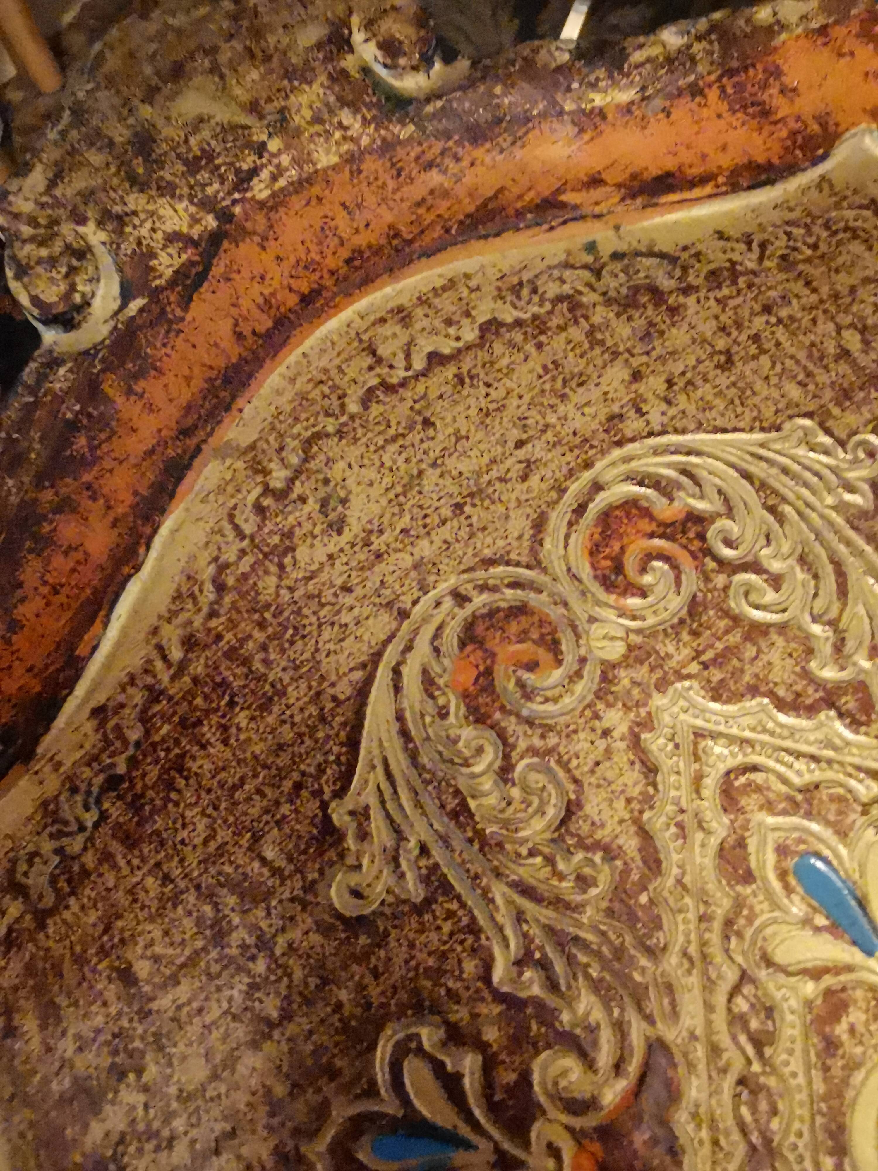 Hand-painted and gilded Florentine wood tray