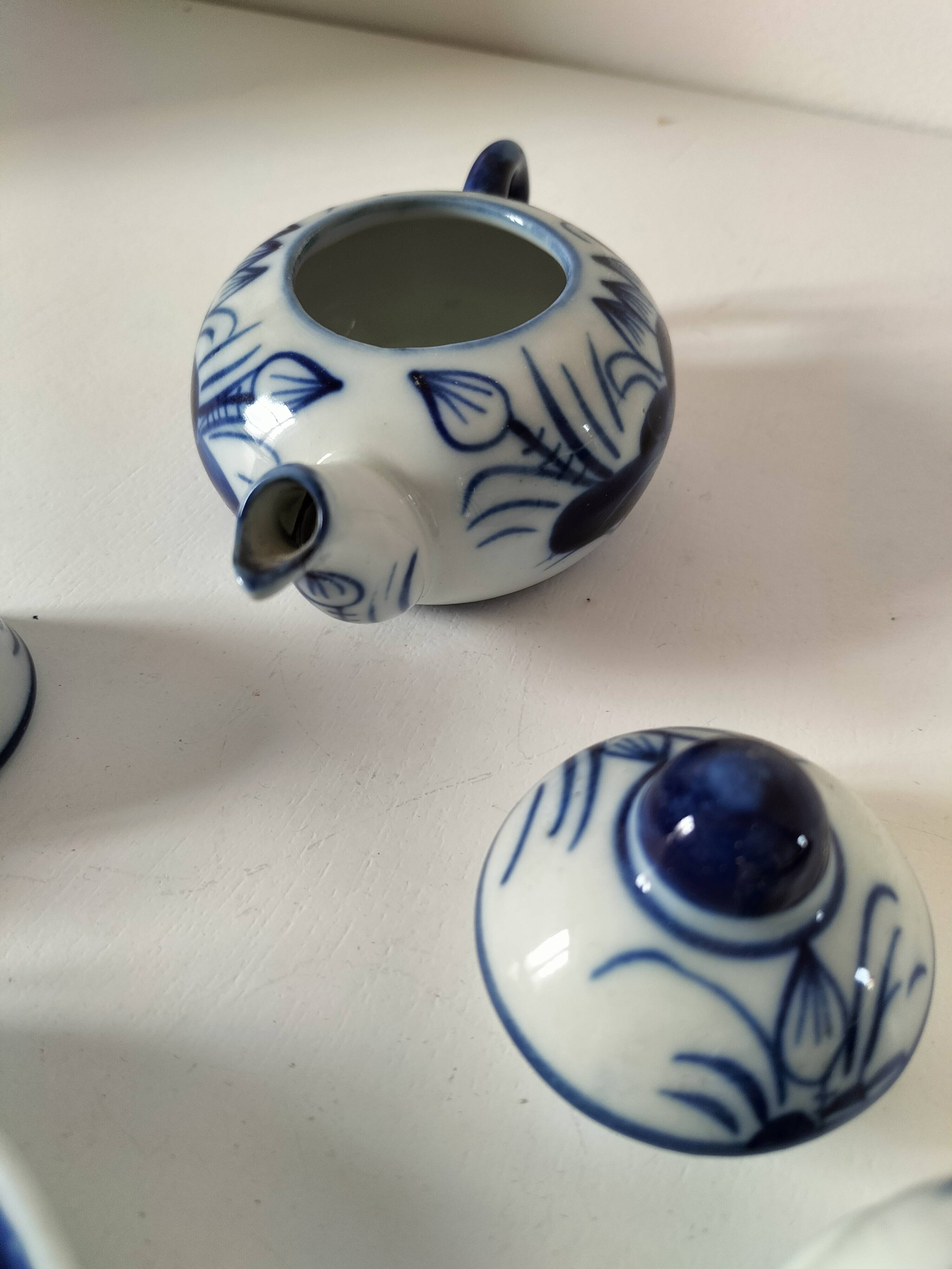 Small blue and white sake set – teapot, 5 cups and tray.