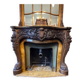 Cheminée en marbre et son trumeau en bois sculpté