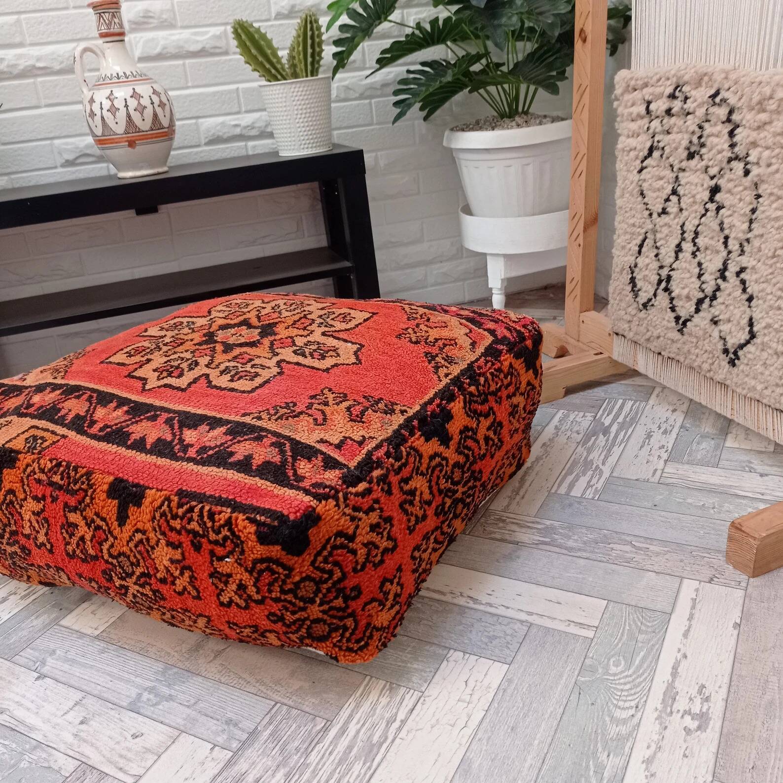 Handmade Berber pouf in wool 60 X 60 X 20 CM