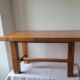 Table basse brutaliste en chêne clair