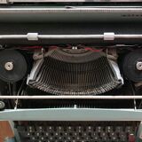 Olivetti lettera 32 typewriter