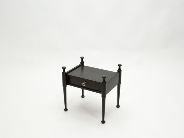 Paire de chevets en chêne teinté noir et laiton vers 1970