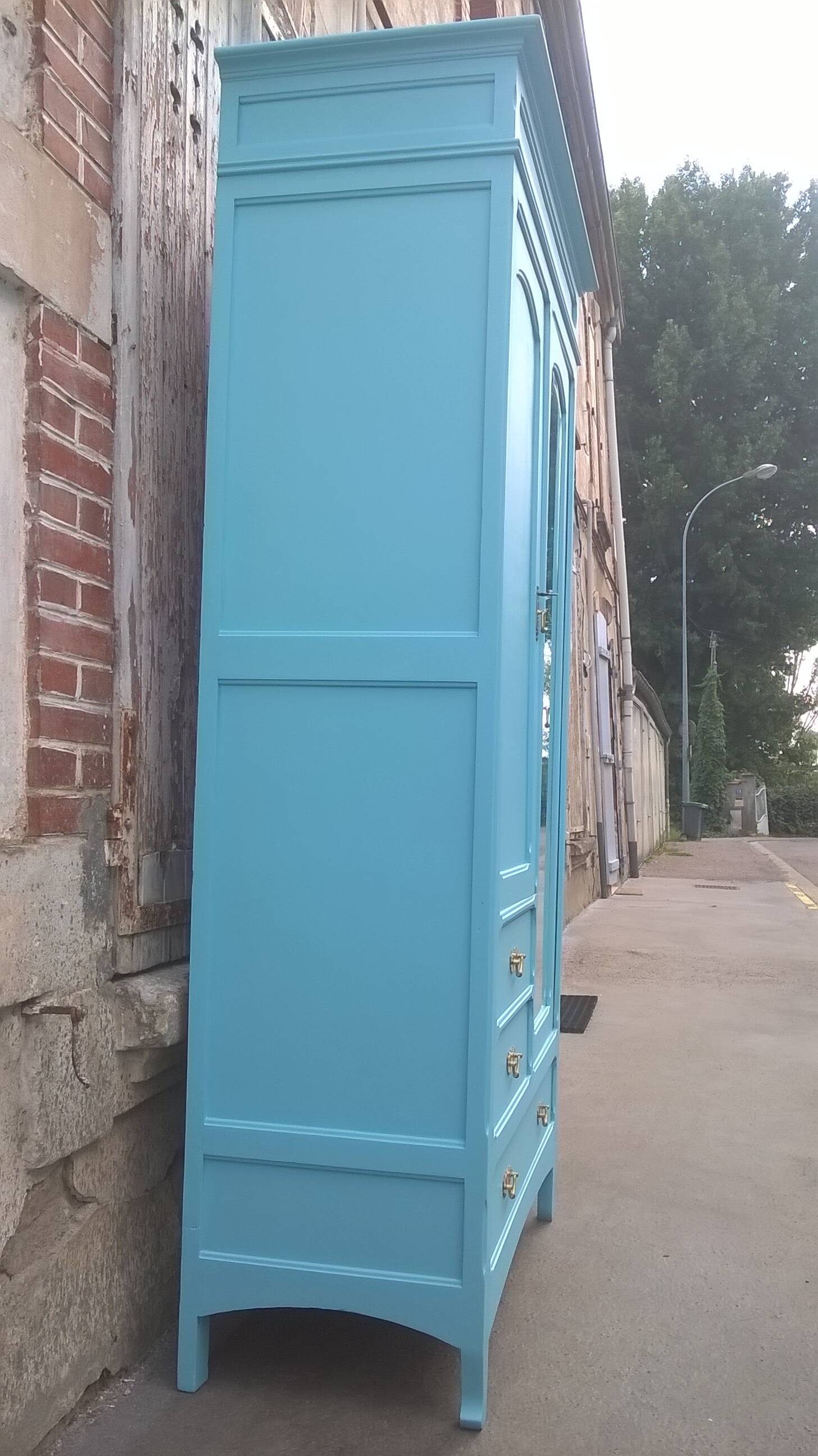 Parisian hotel wardrobe from the 1930s