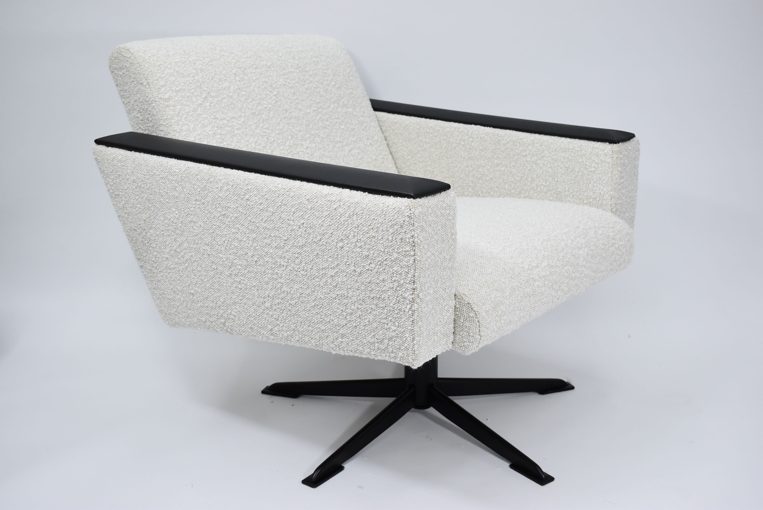 Fauteuil vintage Deutsche Democratic Republic DDR, années 1960, Bouclé blanc