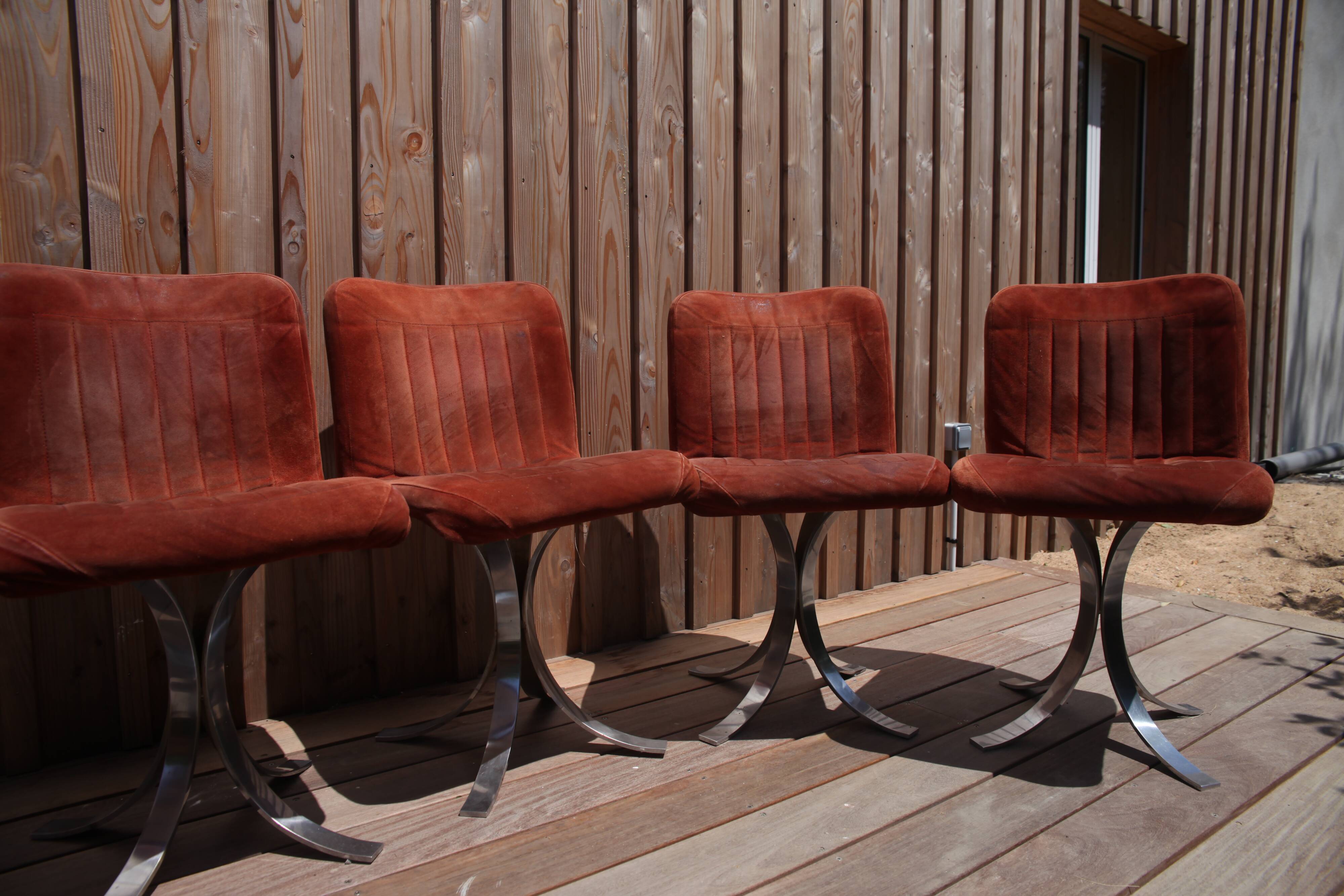 6 cooked chairs and metal base