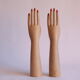 Gants en bois présentoirs de mannequins, années 1930, ensemble de 2.