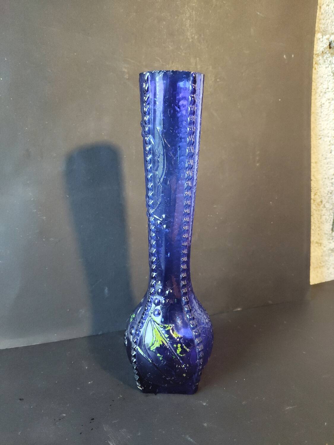 Vintage cobalt blue glass vase with foliage decoration – 20 cm