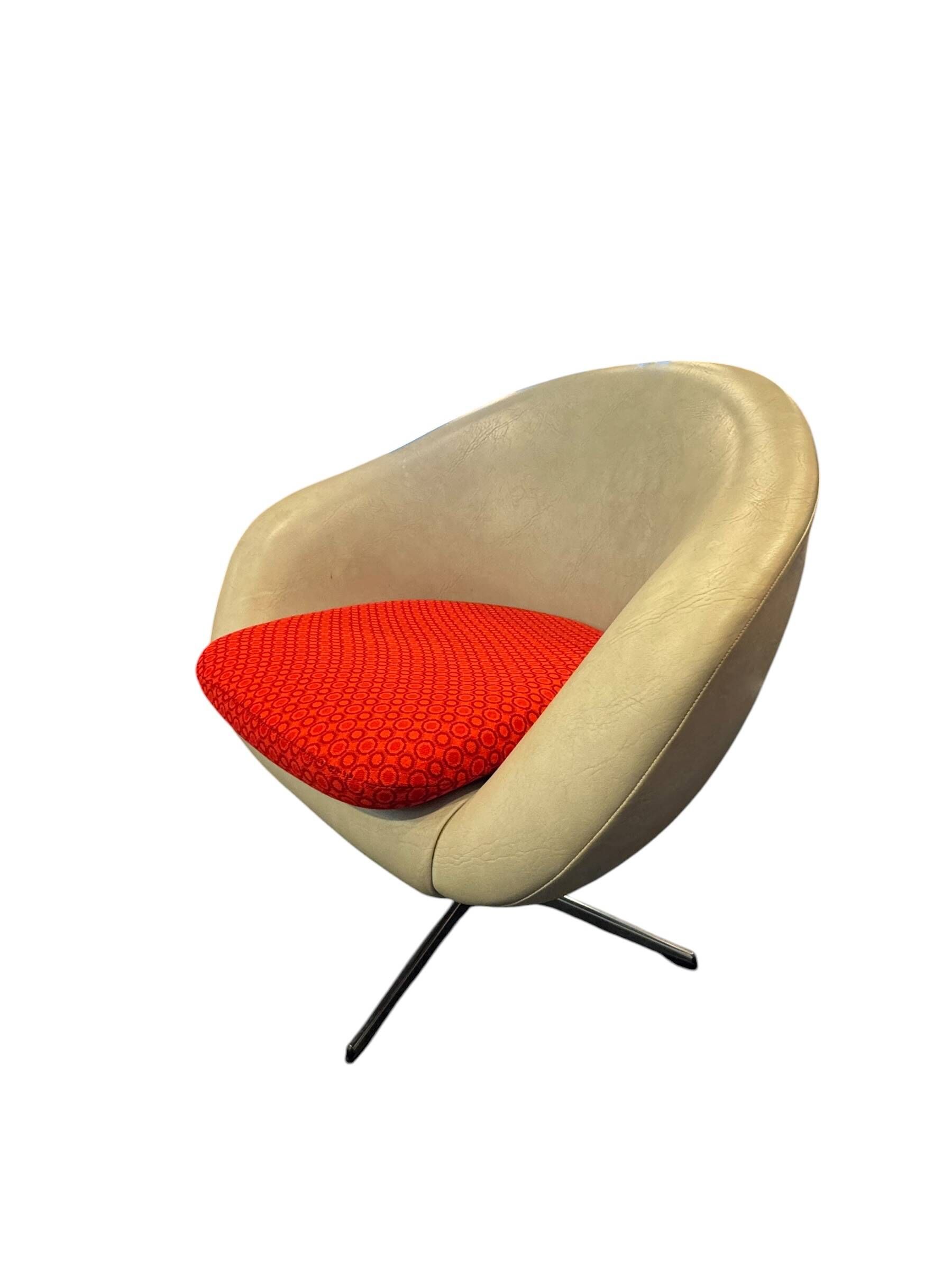 Canapé et chaises de l'ère spatiale