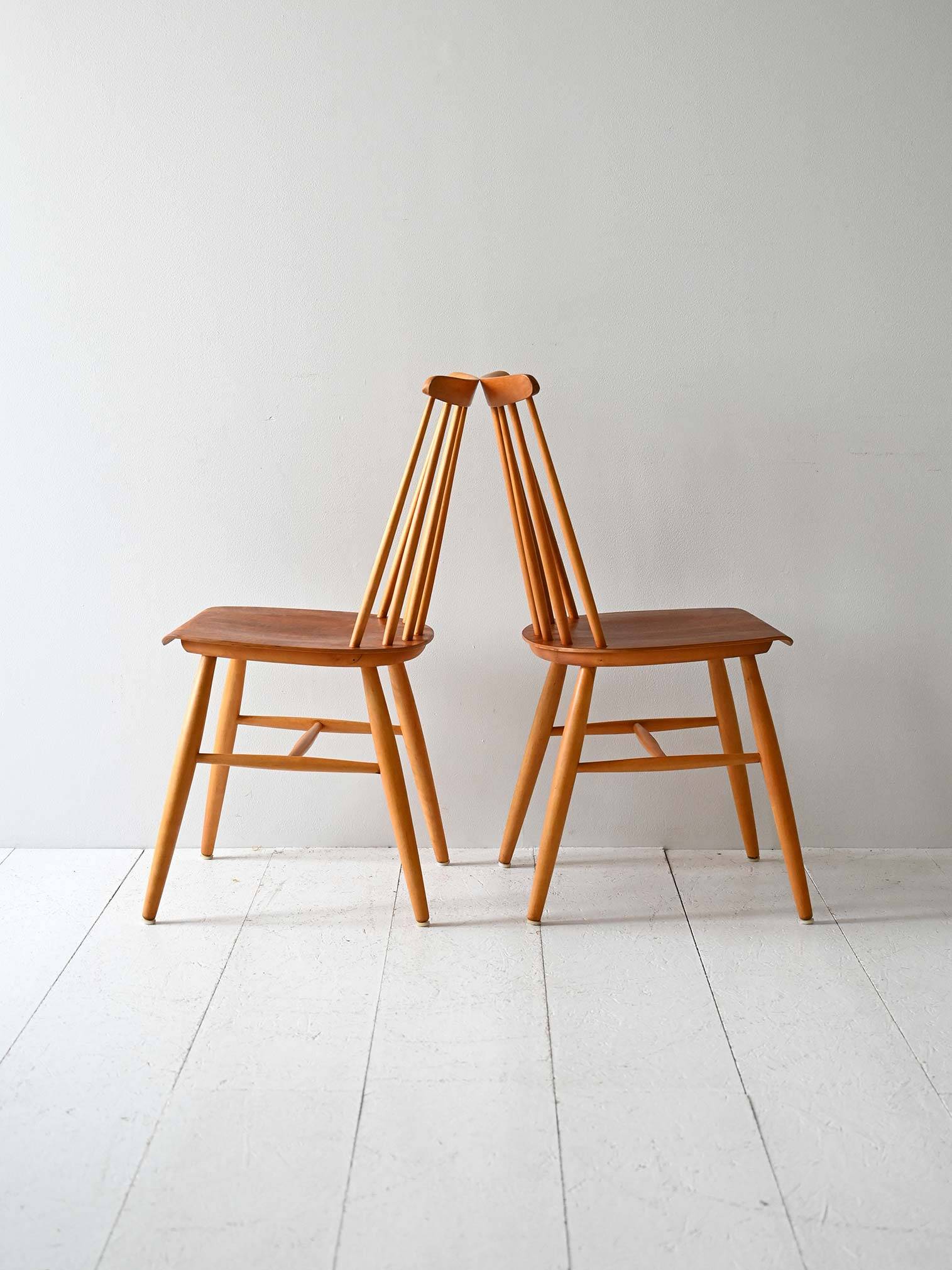 Paire de chaises scandinaves, en hêtre et acajou
