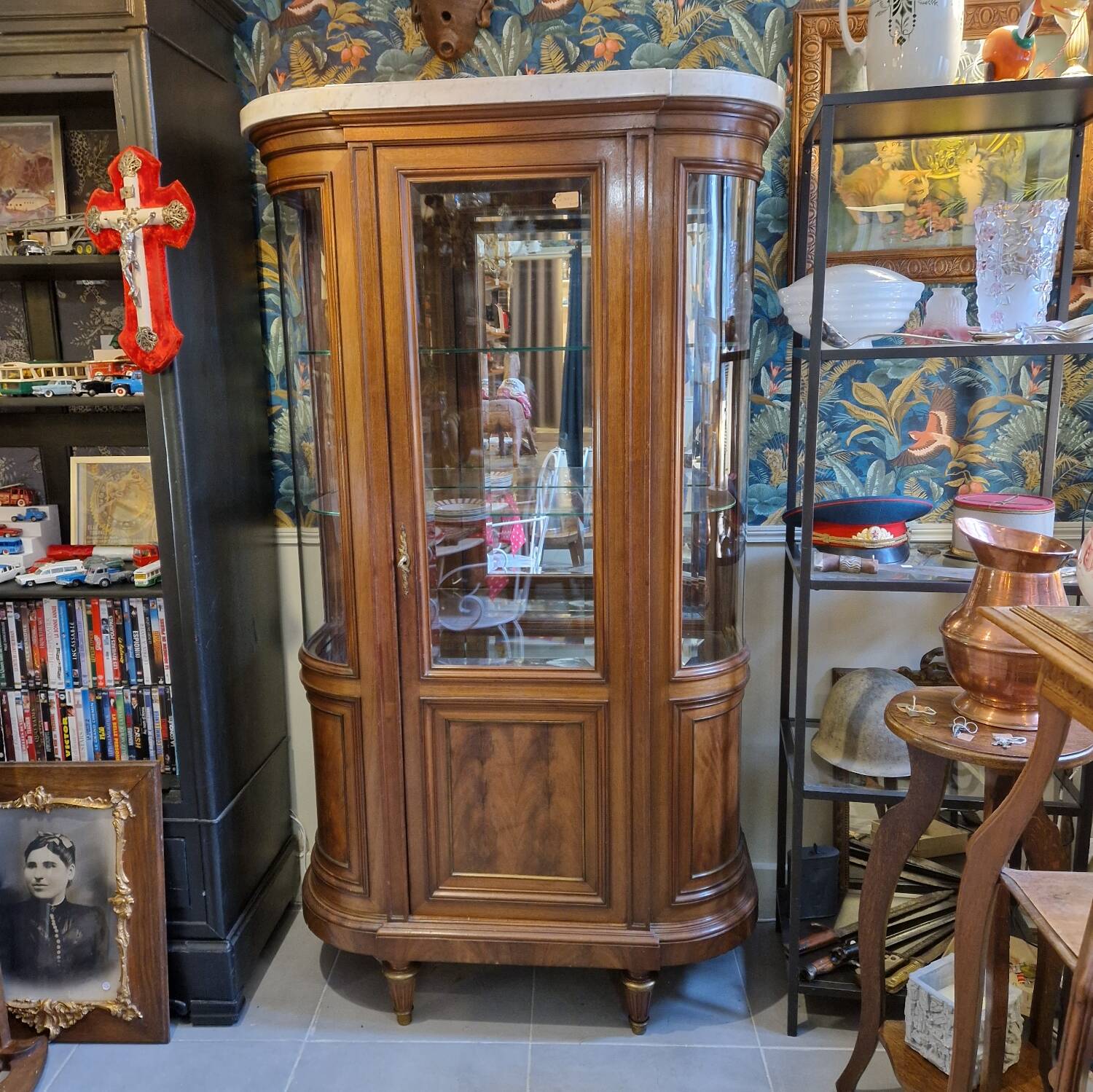 Vitrine ancienne bombée bois et verre collection