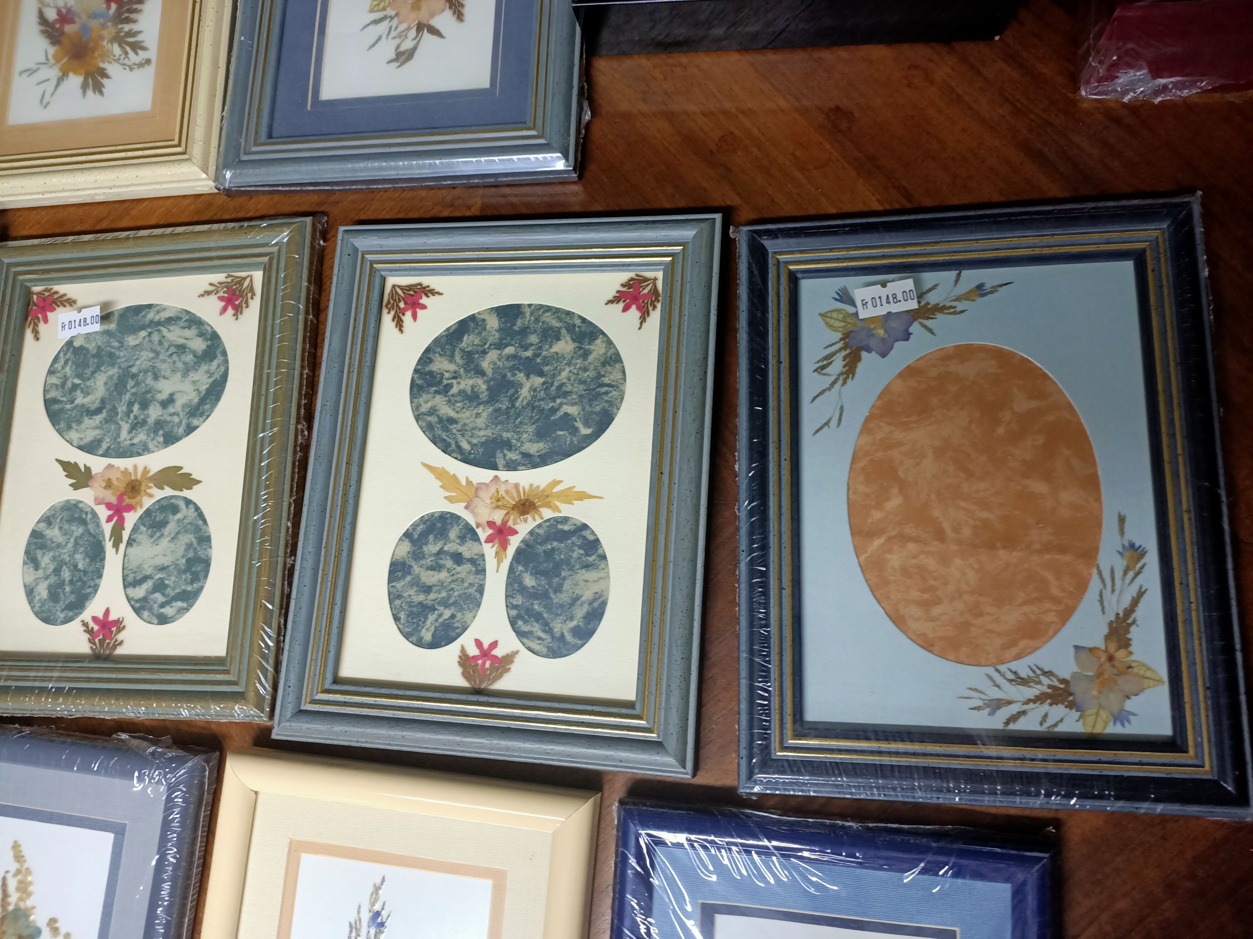 5 herbariums, framed floral arrangement