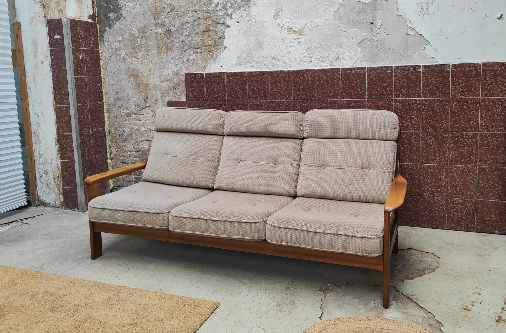 Mid century sofa