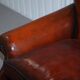 Sofa victorien restauré en cuir avec pieds en griffe et coussins en plumes