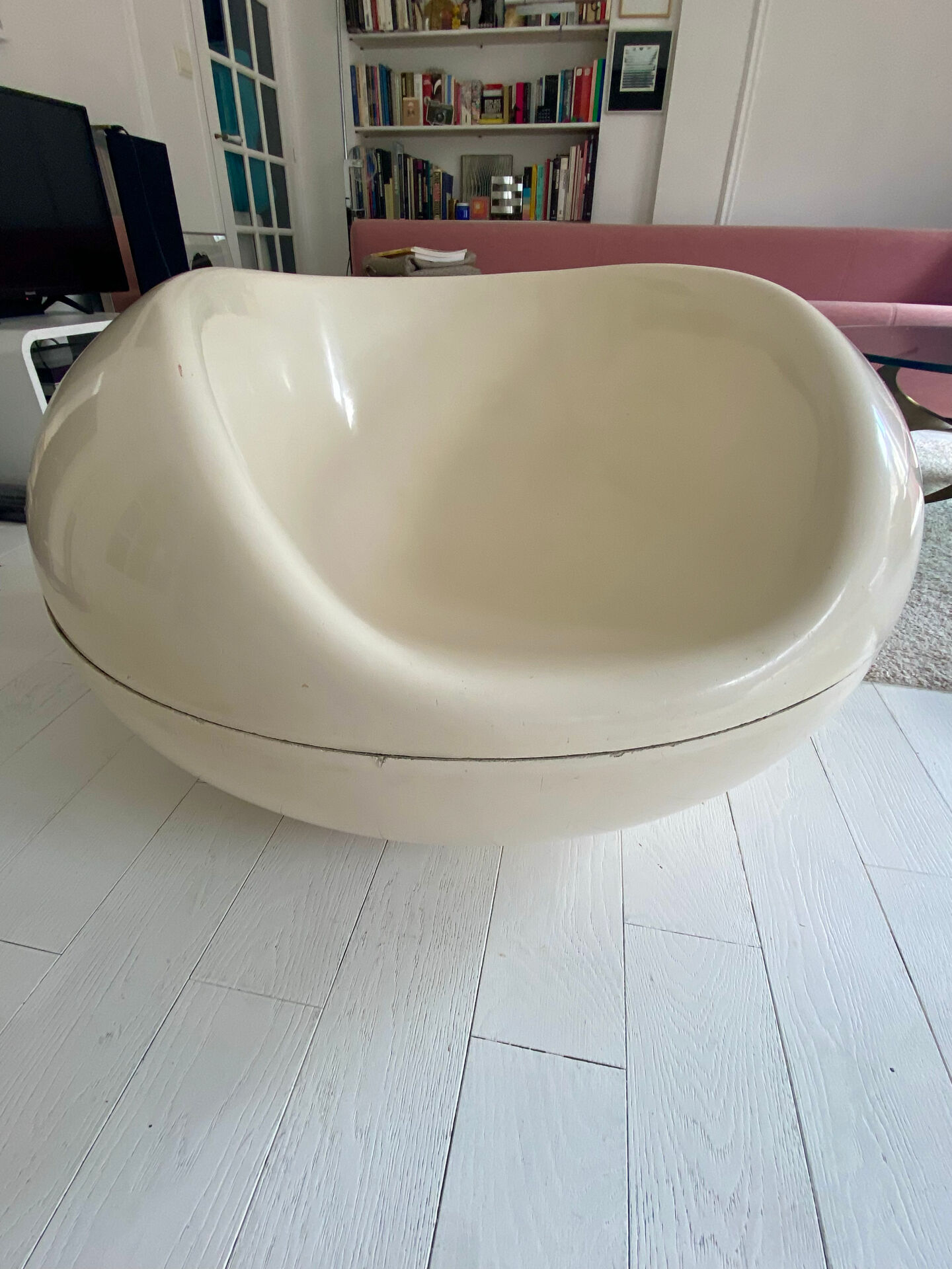 Eero Aarnio Pastil chair
