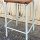 Tabouret industriel carré blanc bois et métal vintage