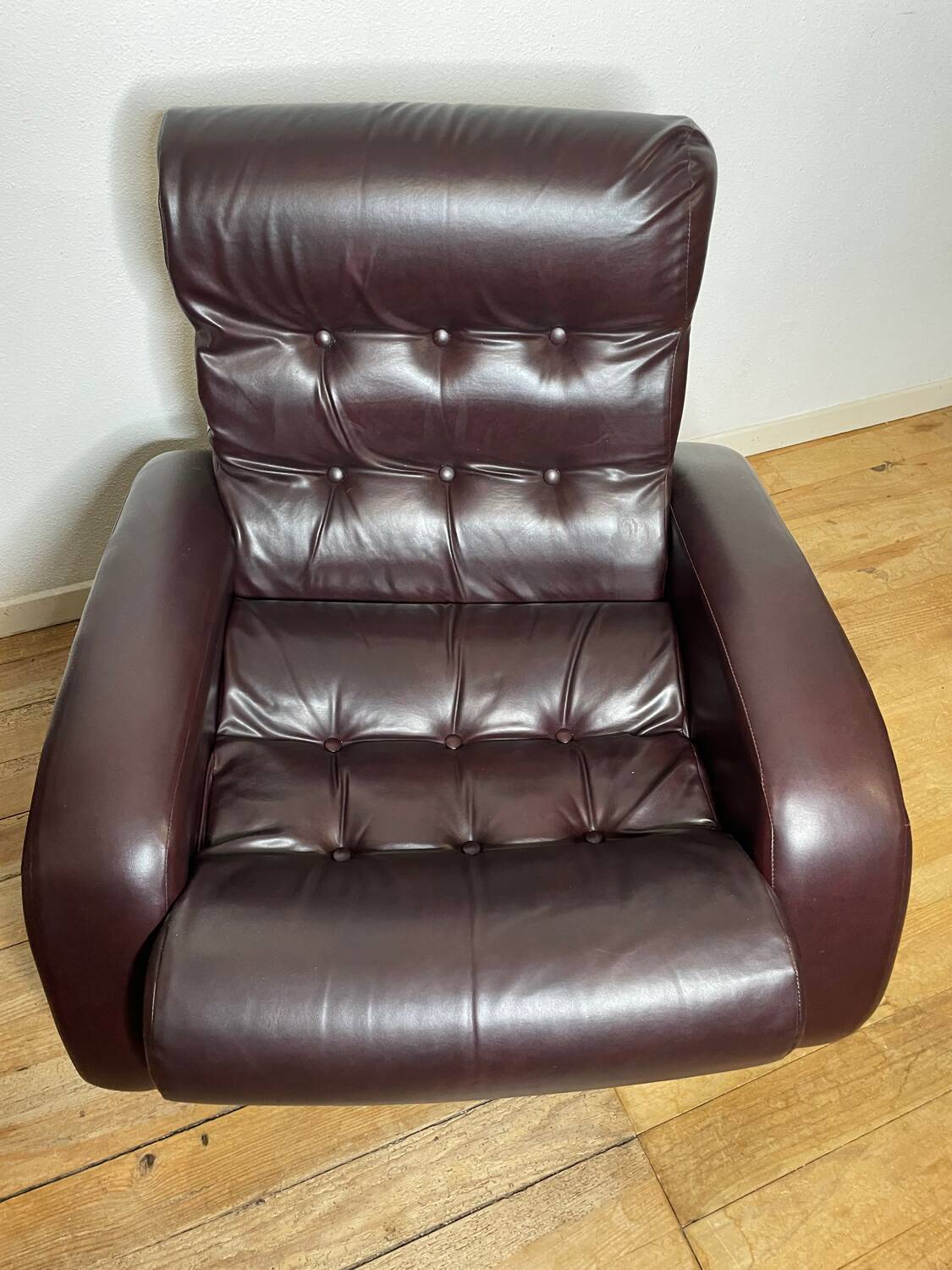 Vintage lounge chair in imitation leather from the 70s