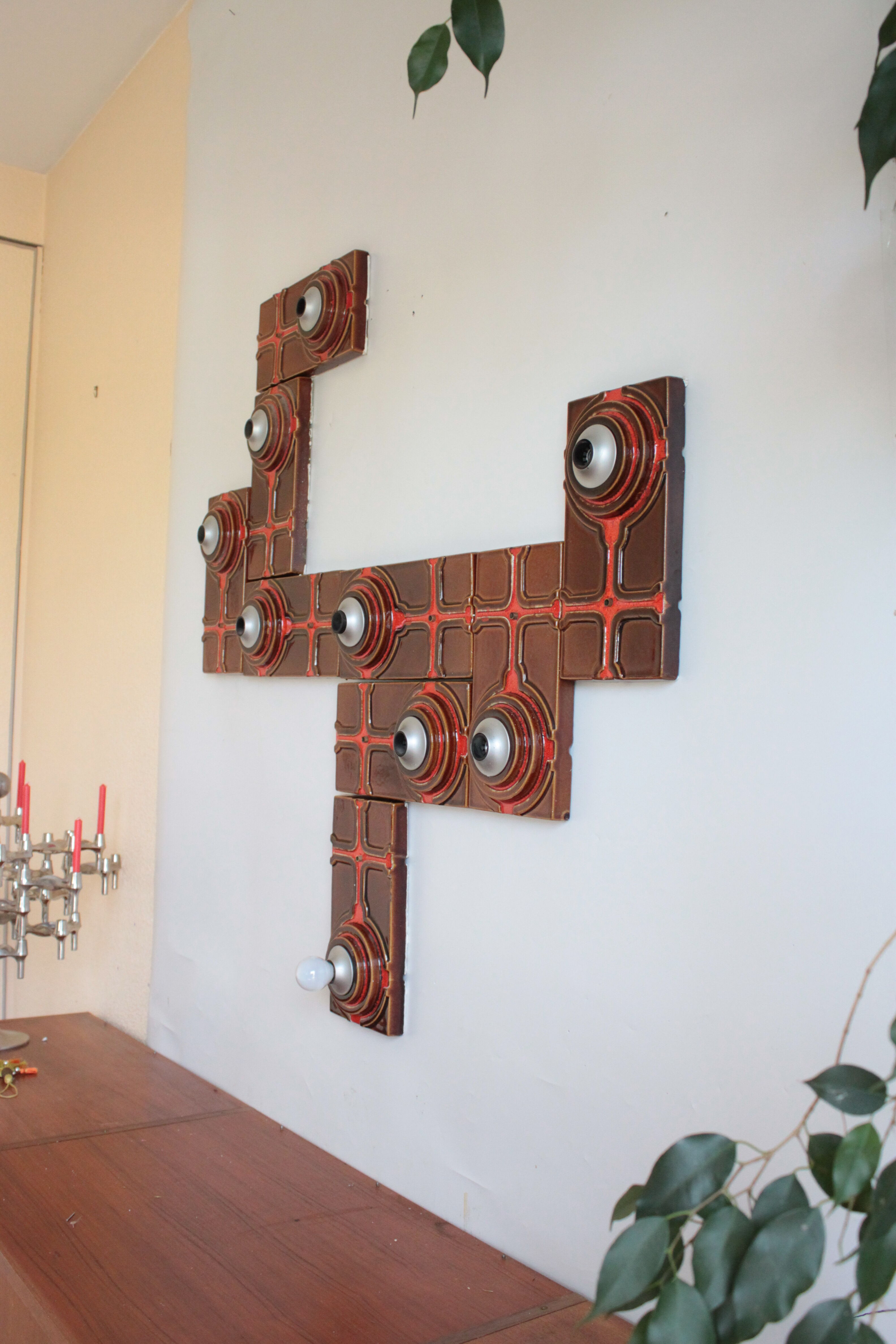 Serie de 9 appliques sculpturales des années 60 en céramique