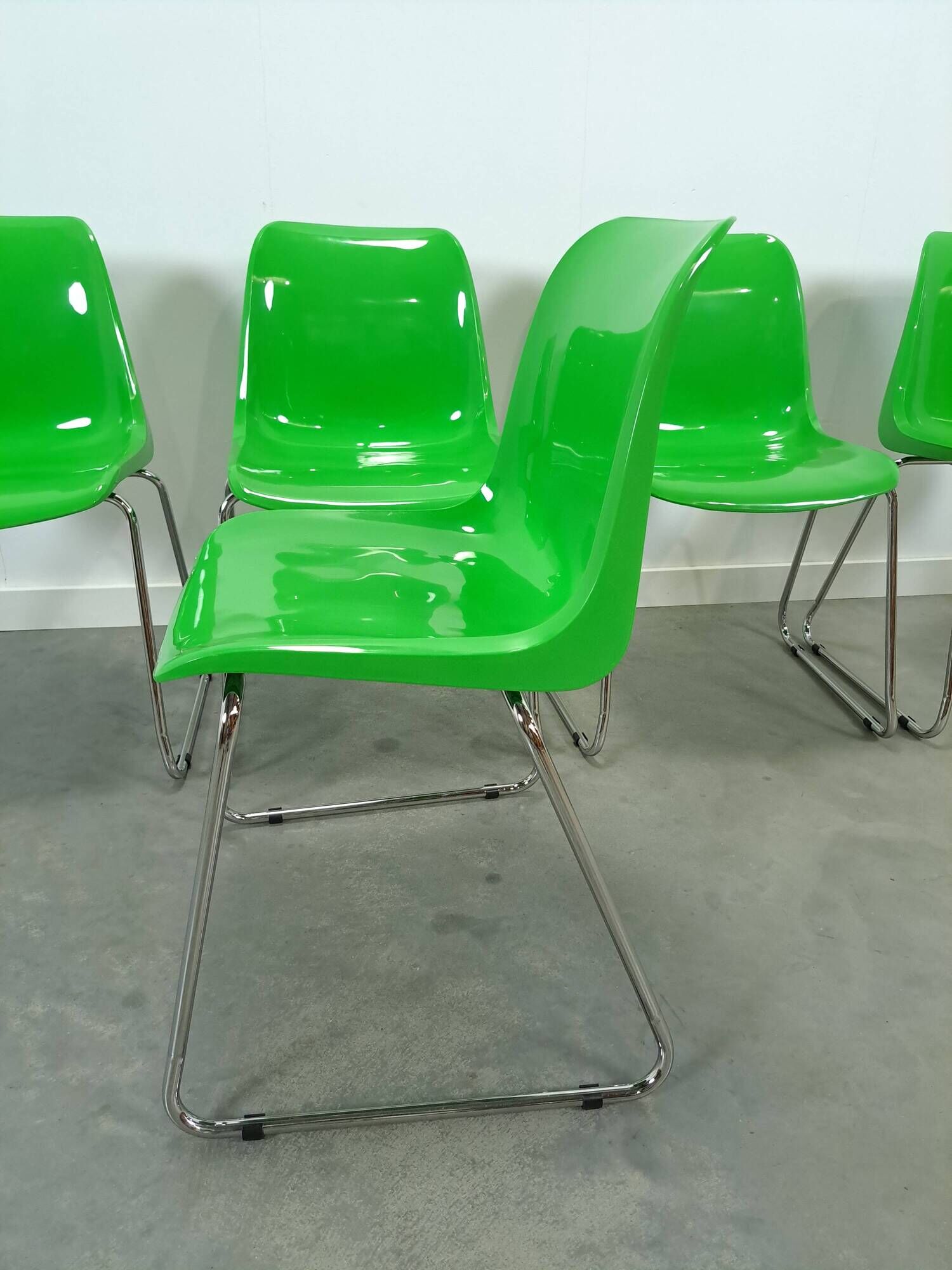 Set groene kunststof chromen buisframe stoelen Helmut Starke Zweden