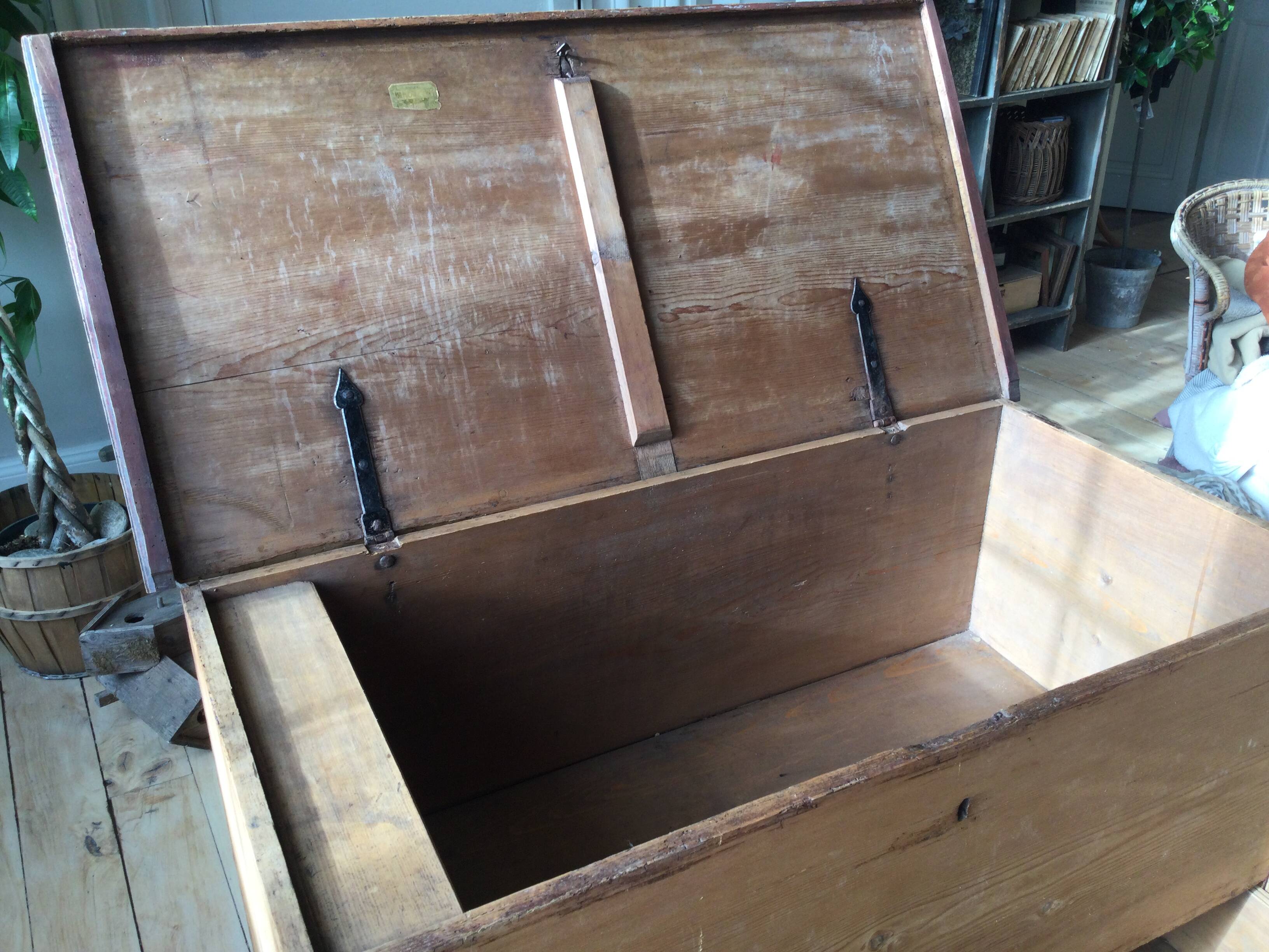 Large fir chest with drawer