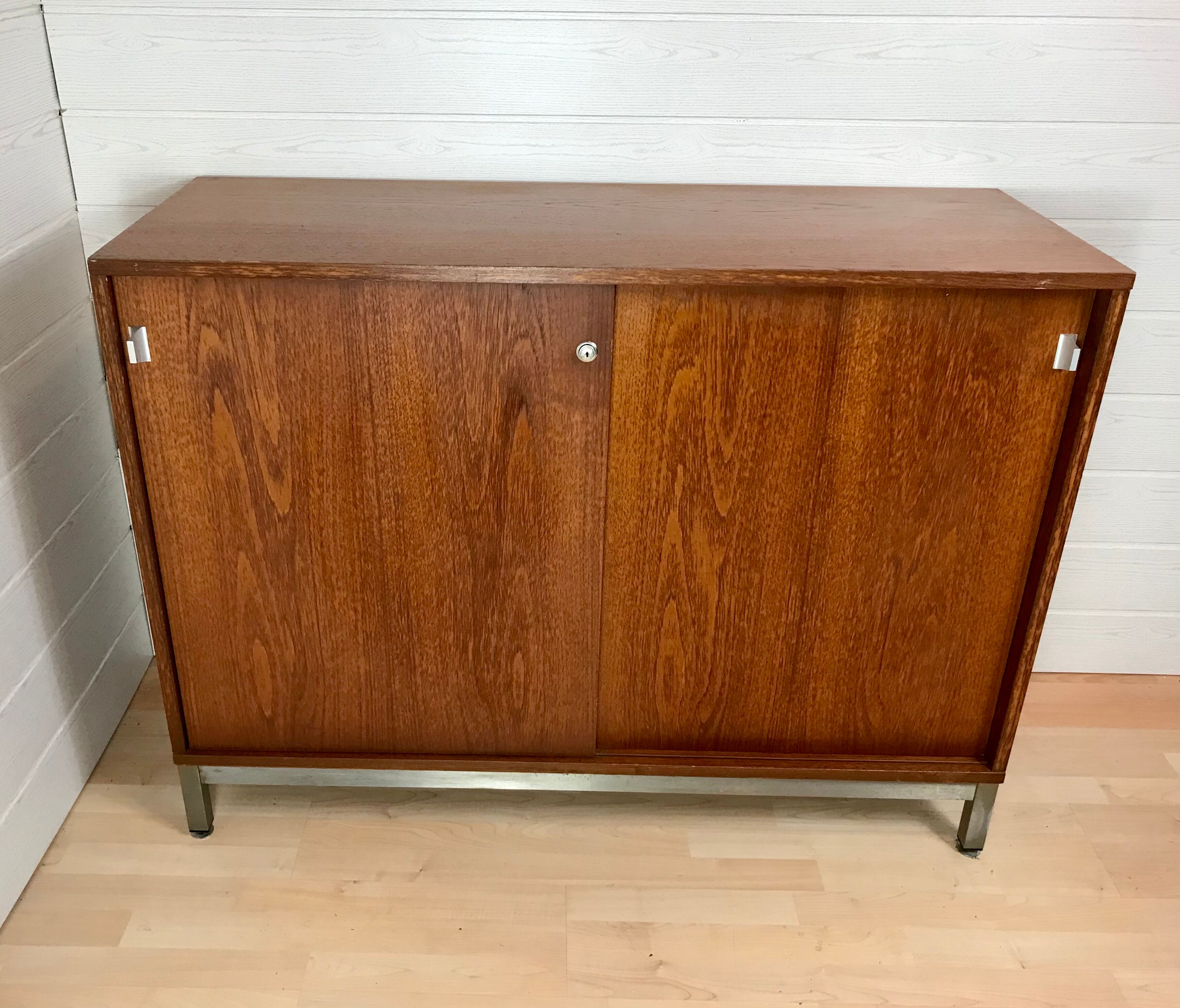 Small row style knoll 1960