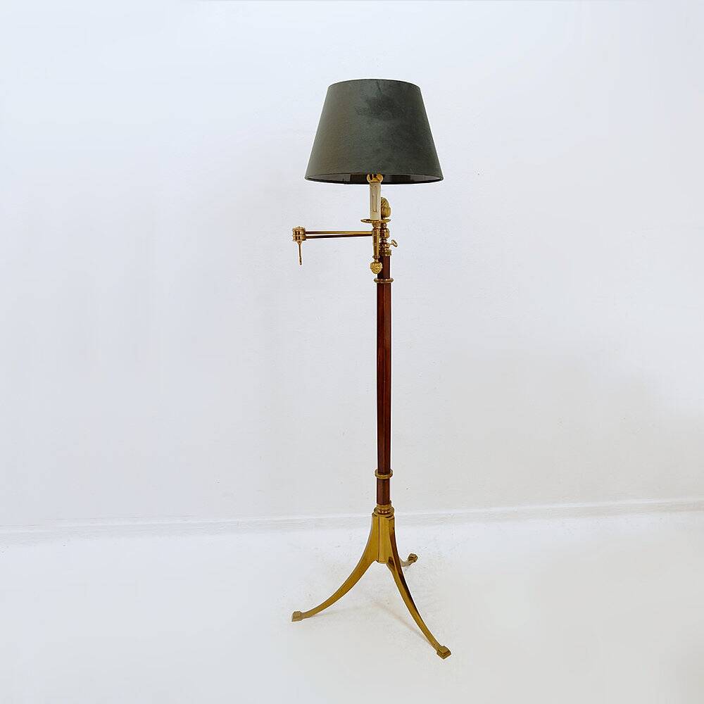Library or reading floor lamp in brass and wood, mid-20th century.