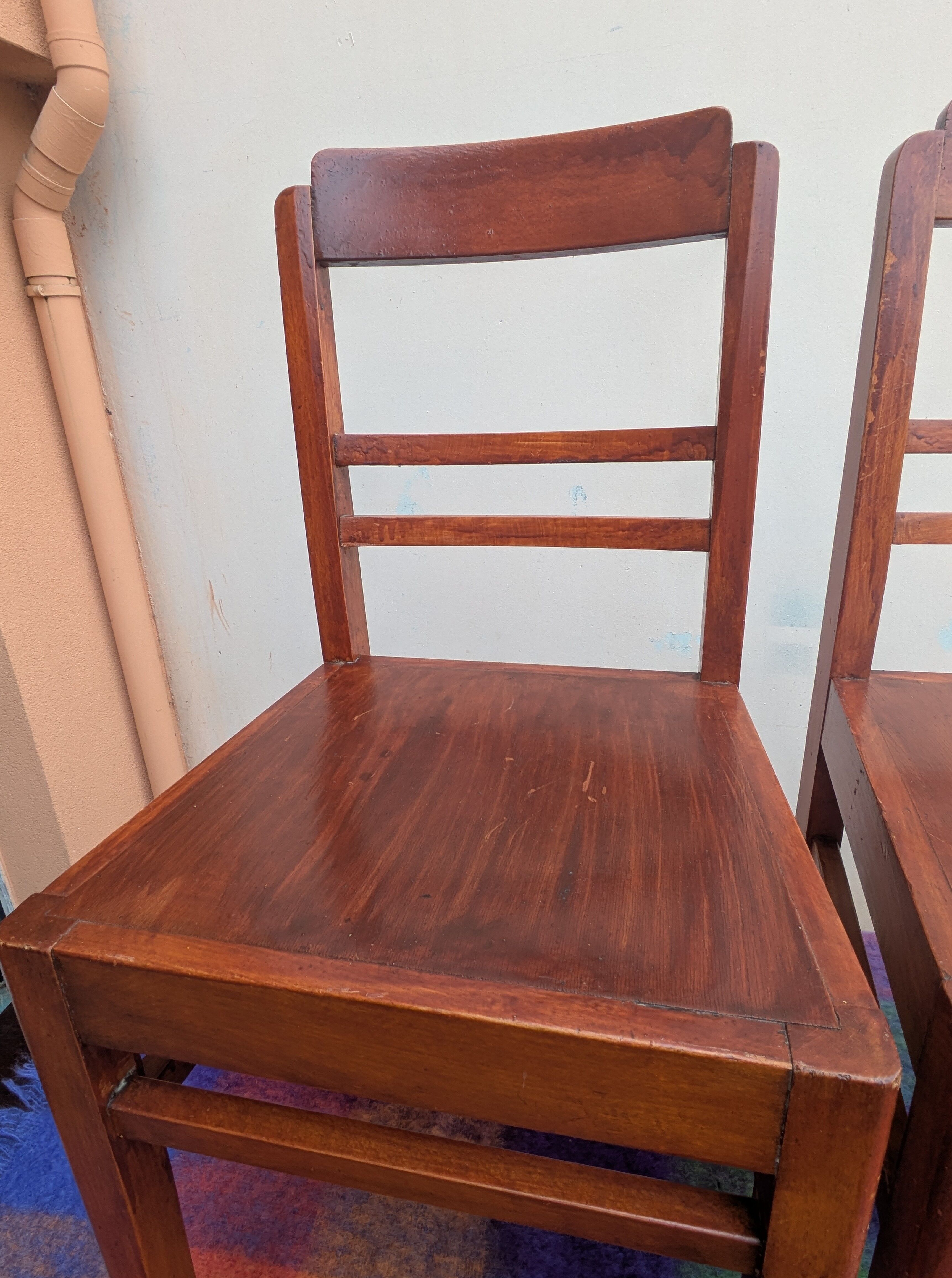 Lot de 3 chaises anciennes estampillé PTT