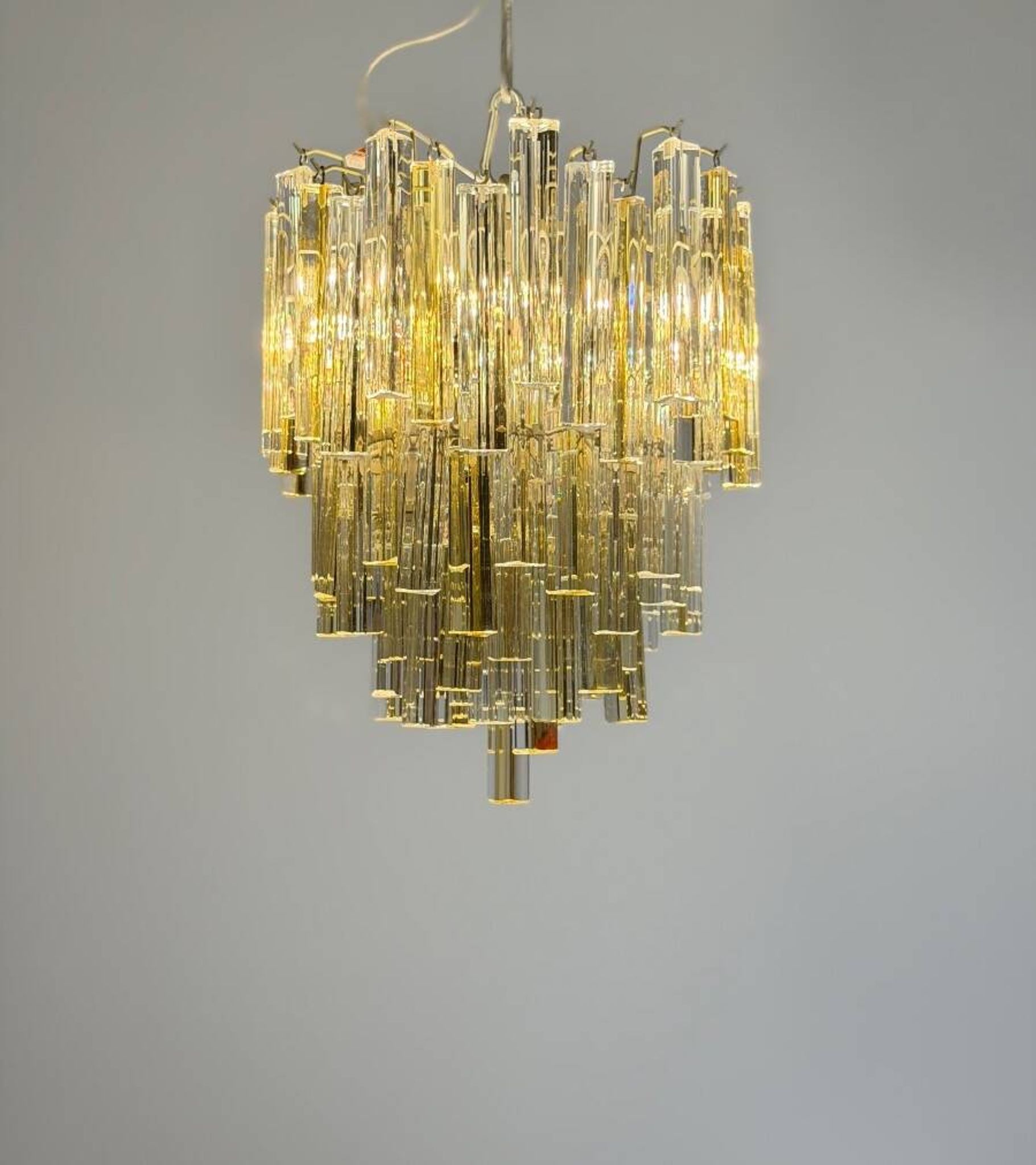 Venetian chandelier in colourless and gold Murano glass, Venini Triedi model, circa 1960.
