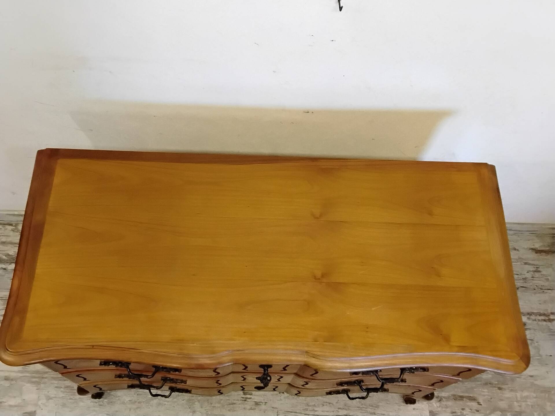 Commode de style Louis XV en bois 