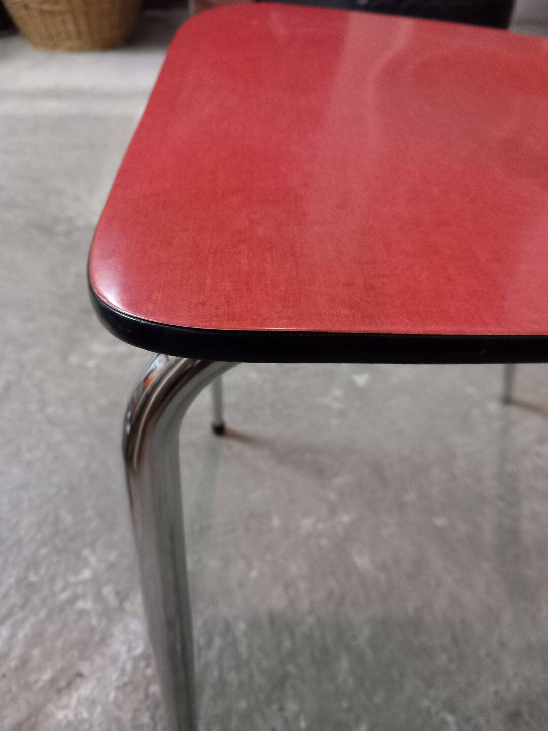 Extendable Table + 4 Chairs + 1 Stool - in Red Formica