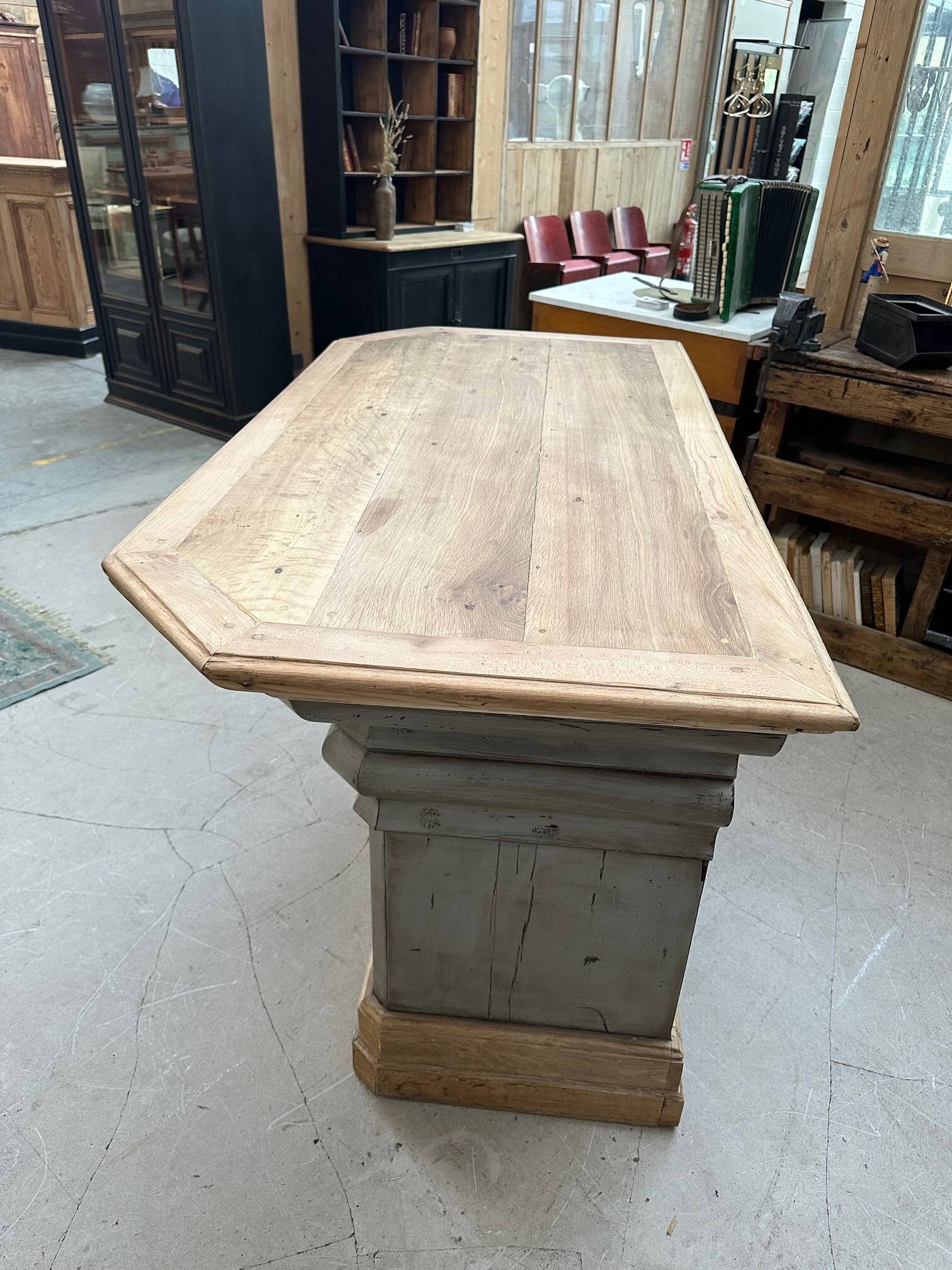 Early 20th century counter