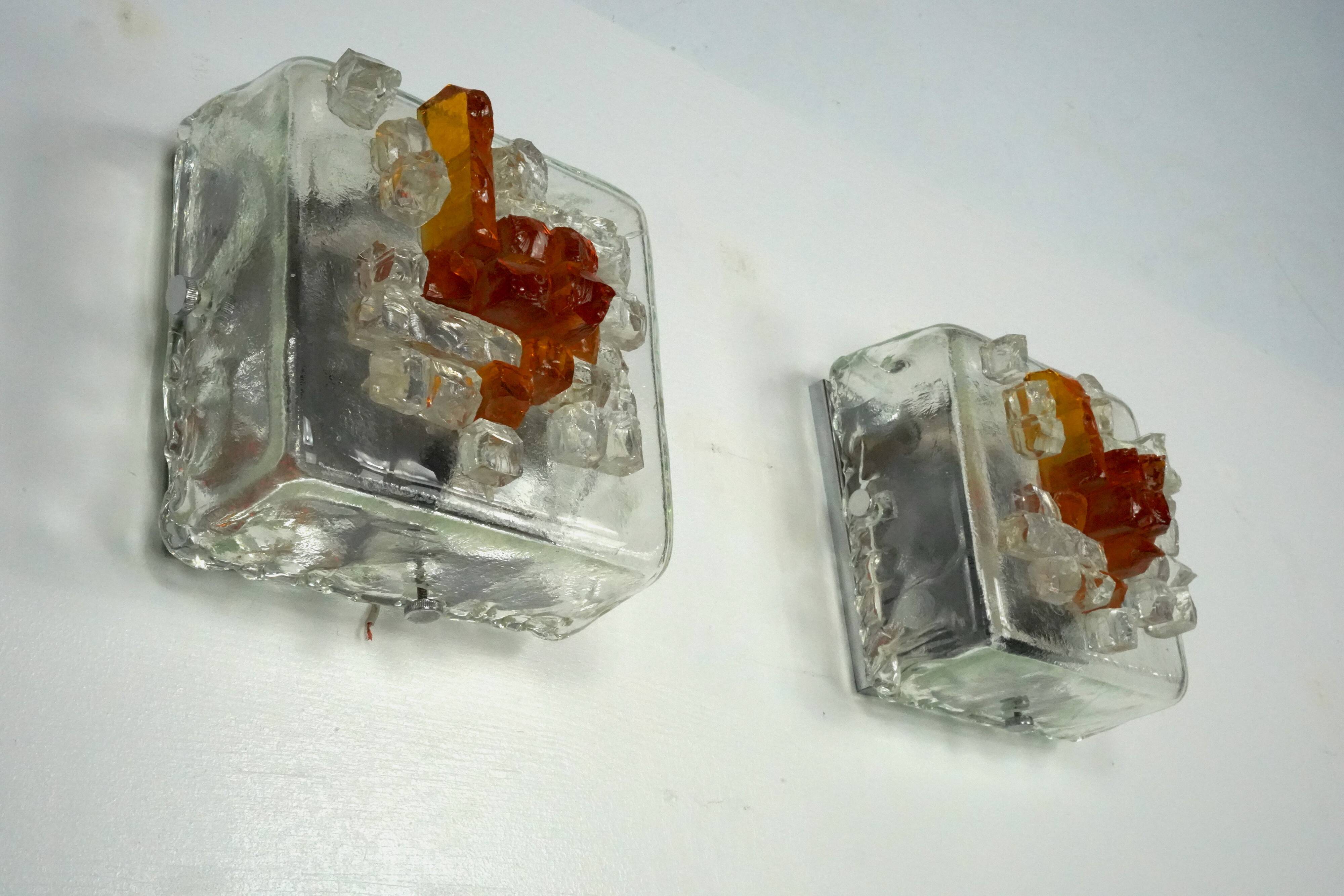 Poliarte, rare pair of wall lamps in cut murano glass. Italy 1970s
