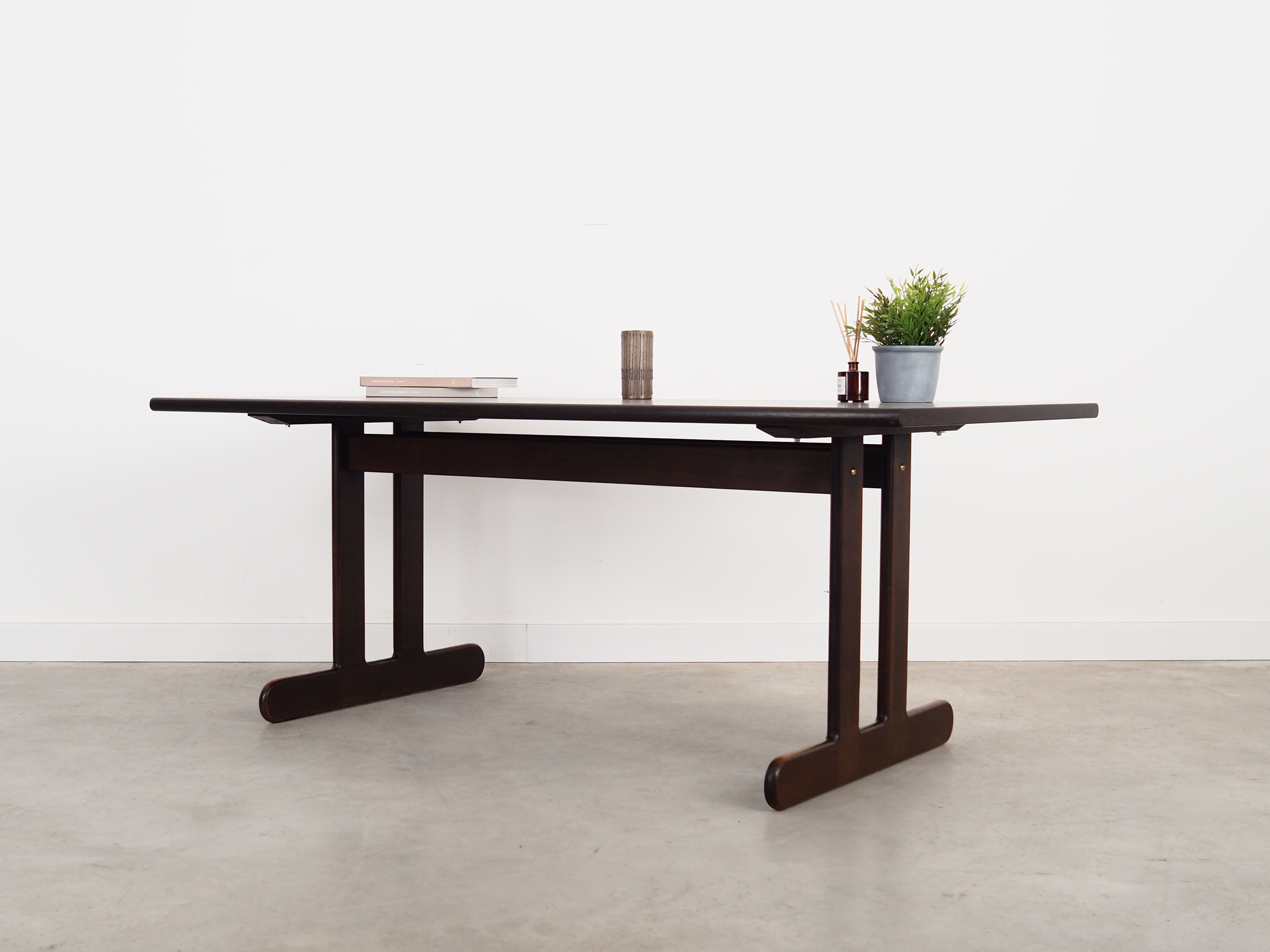 Oak table, Danish design, 1970s, production: Denmark