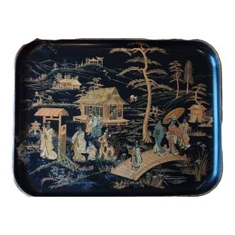 Japanese tray in black and gold papier-mâché, XIX th. Superb achievement