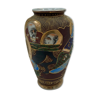 Satsuma vase with character decoration 1900 red stamp