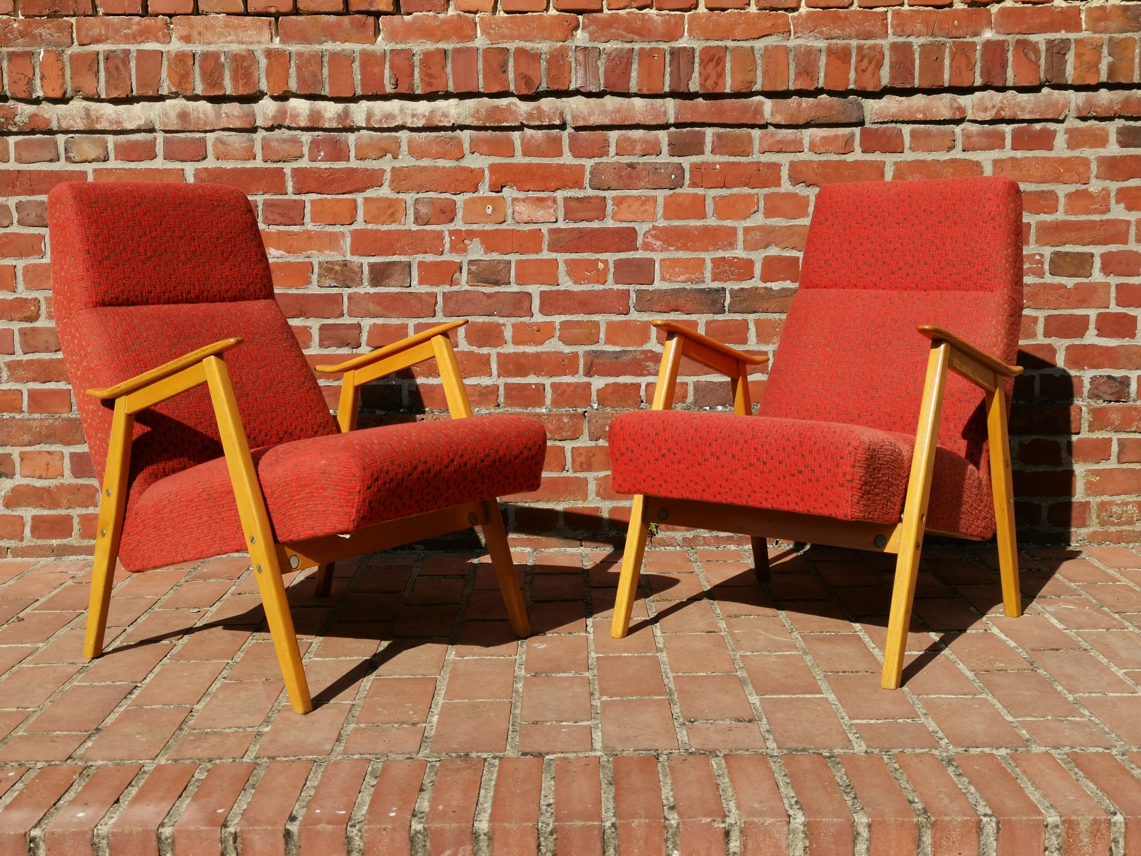 Paire de fauteuils rouge Interier Praha