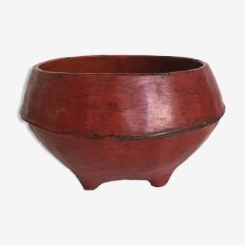 Offering in nineteenth century red lacquer trinket bowl North Thailand