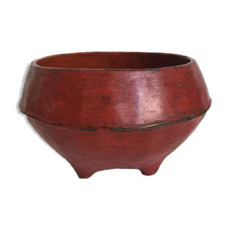 Offering in nineteenth century red lacquer trinket bowl North Thailand