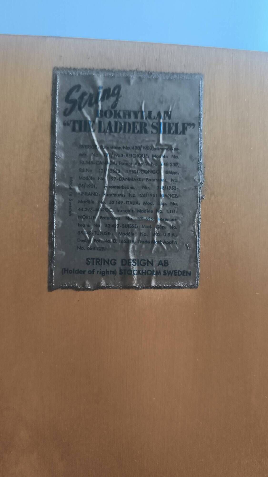 Authentic String shelves
